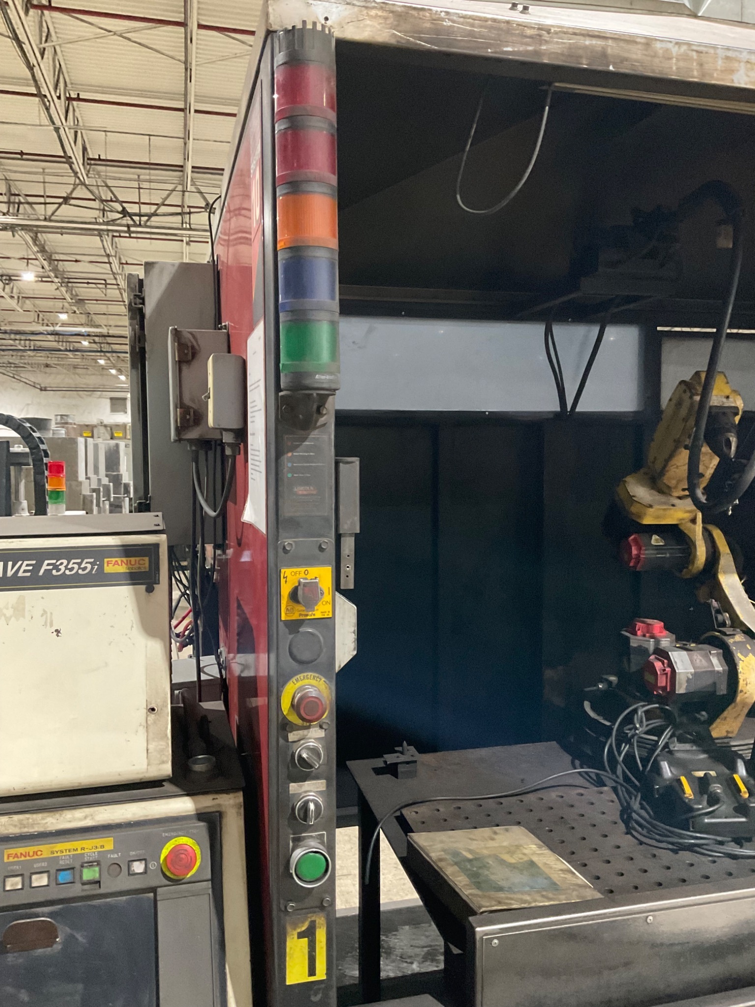 LINCOLN ELECTRIC SYSTEM 10 MIG CELL FANUC ROBOT 13