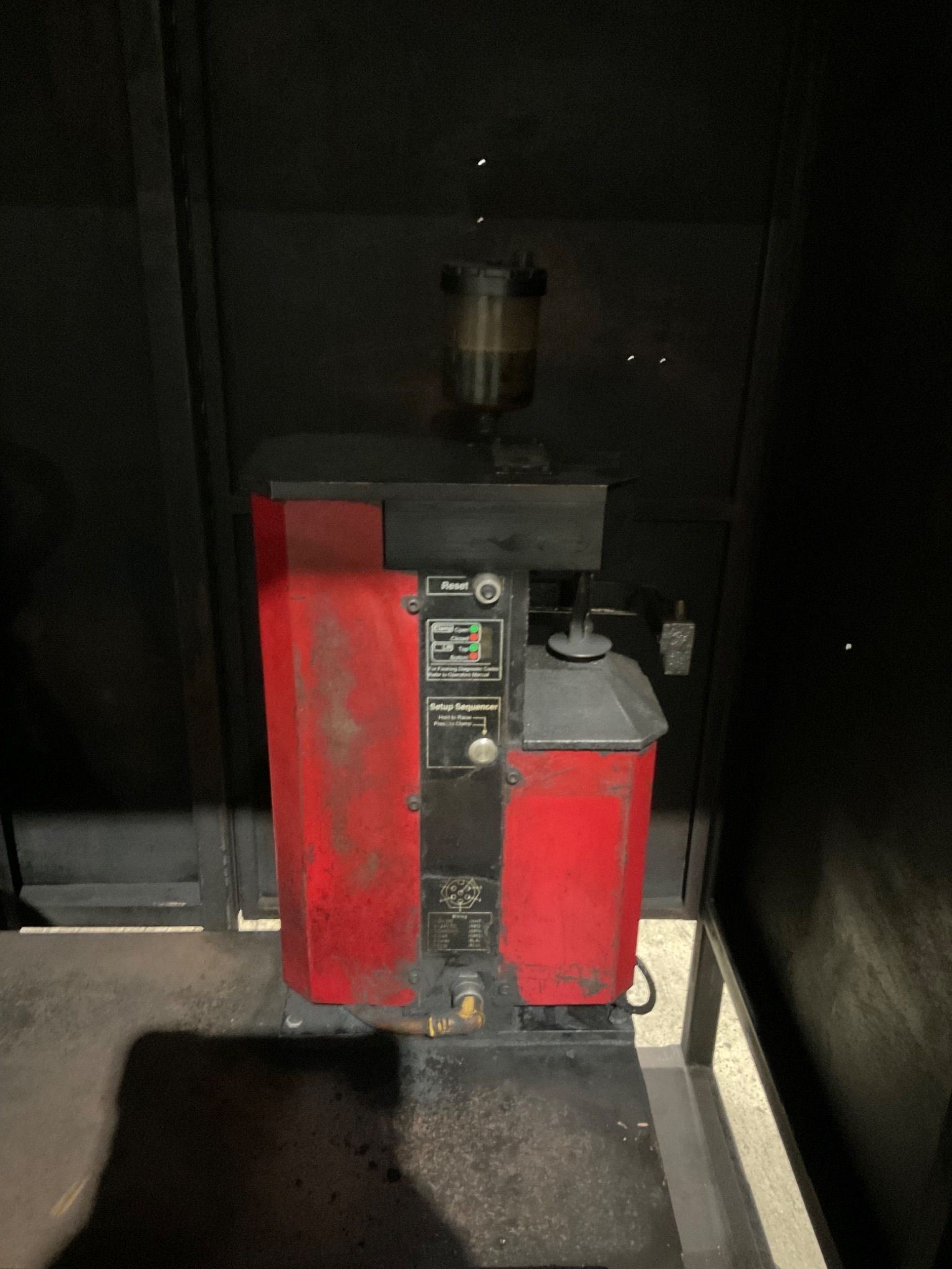 LINCOLN ELECTRIC SYSTEM 10 MIG CELL FANUC ROBOT 9