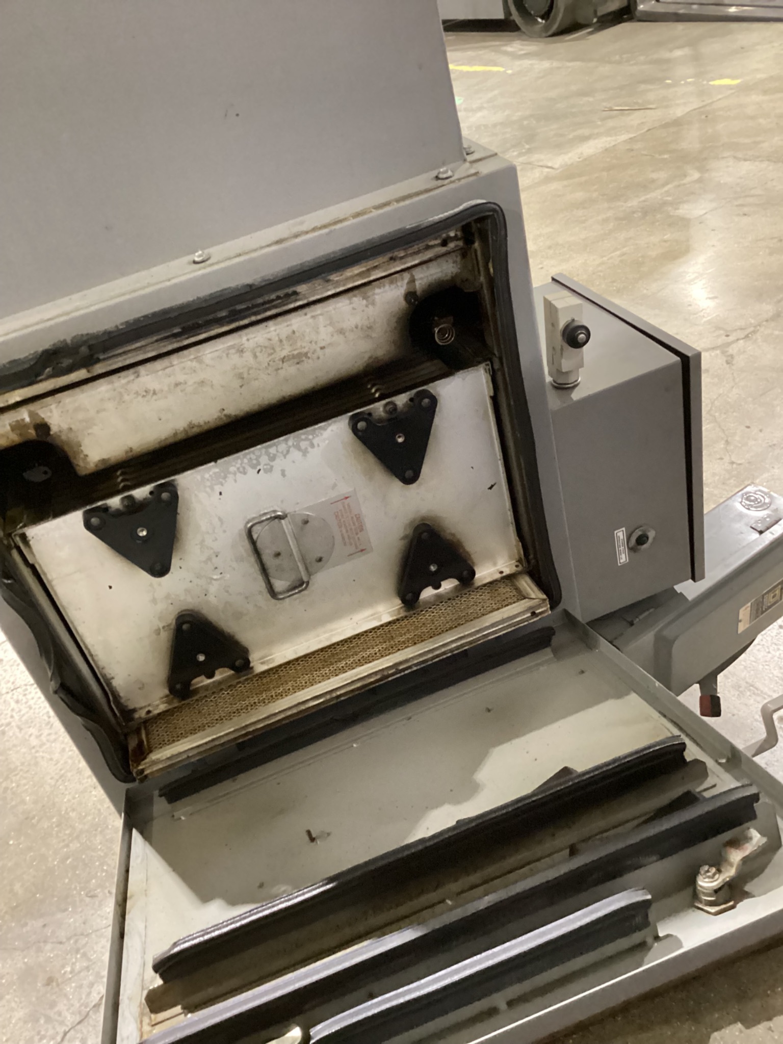 UNITED AIR SPECIALISTS SHN-20-H MIST COLLECTOR USED 10