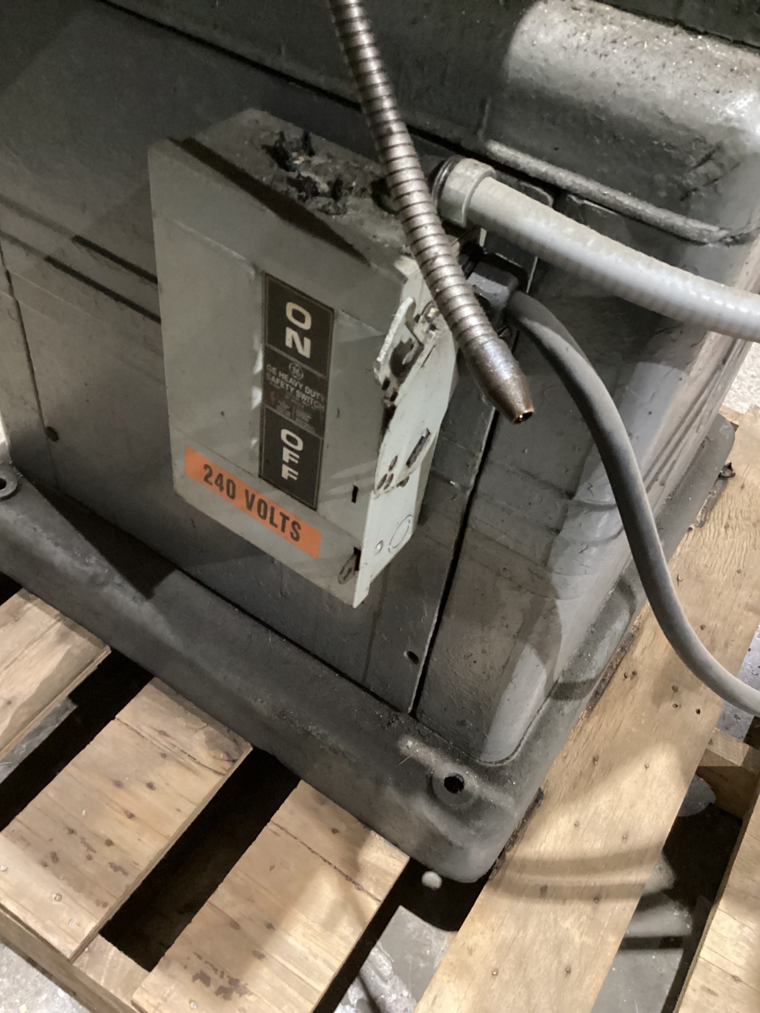WALKER TURNER 2ft Radial Arm Drill USED 4