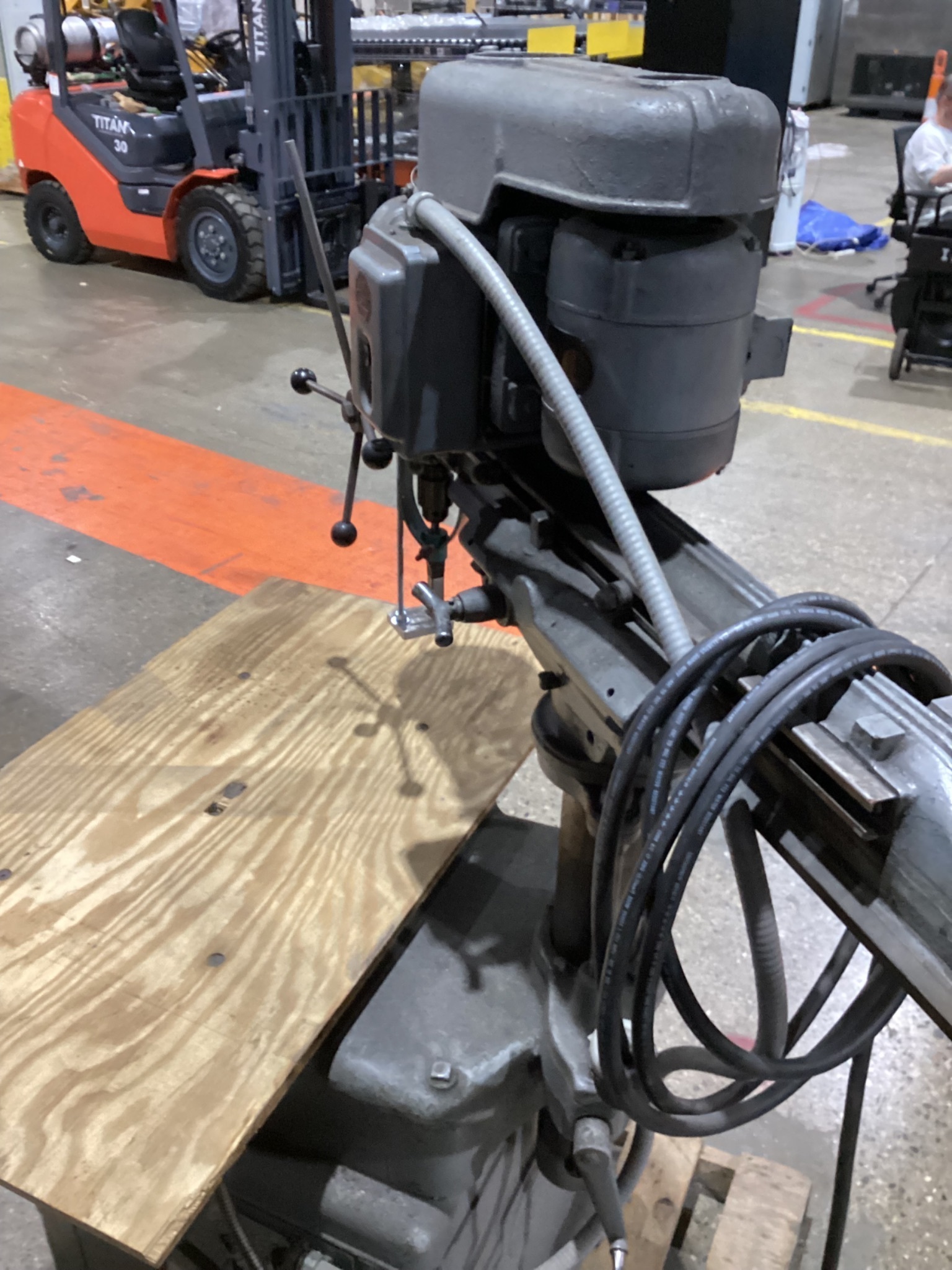 WALKER TURNER 2ft Radial Arm Drill USED 5