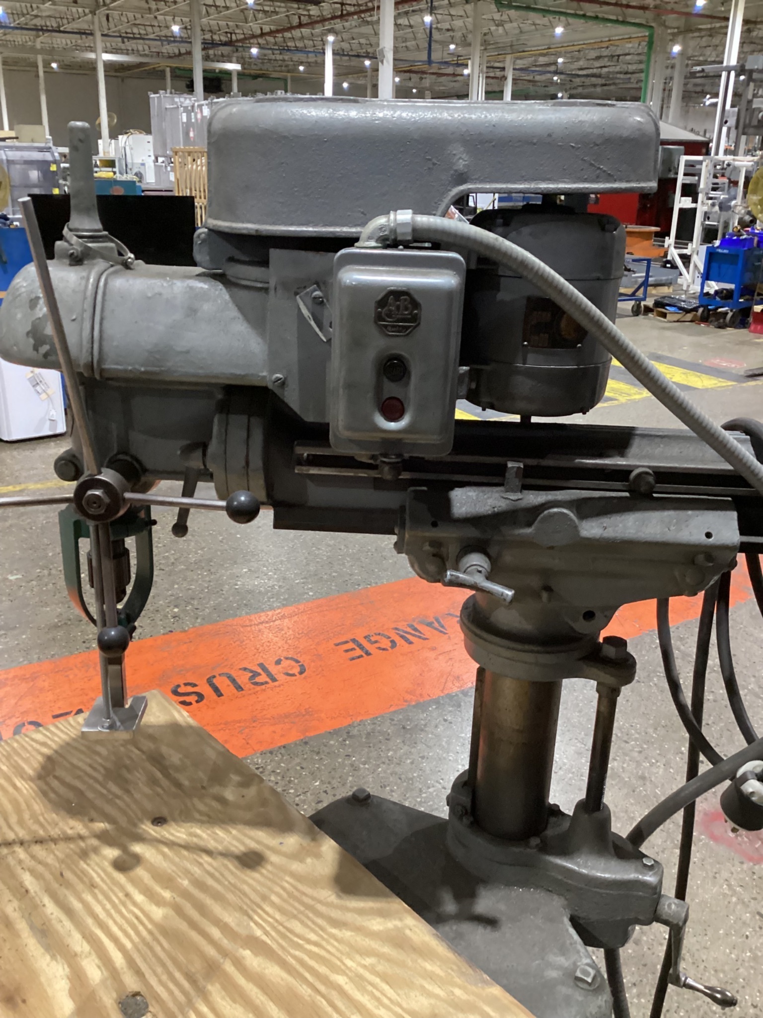 WALKER TURNER 2ft Radial Arm Drill USED 6