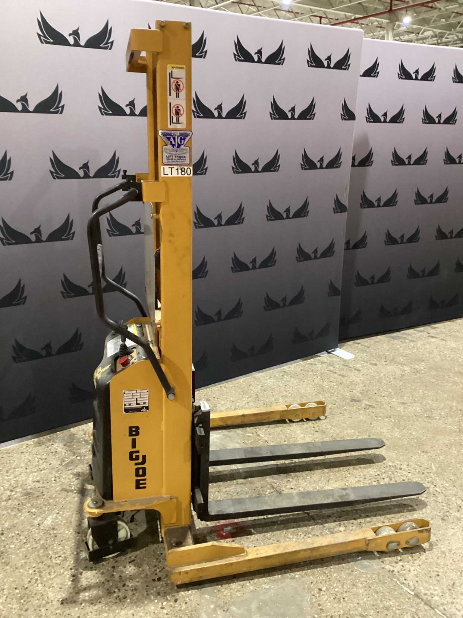 BIG JOE M-22-62 2200 lbs Capacity Electric Pallet Jack USED 0