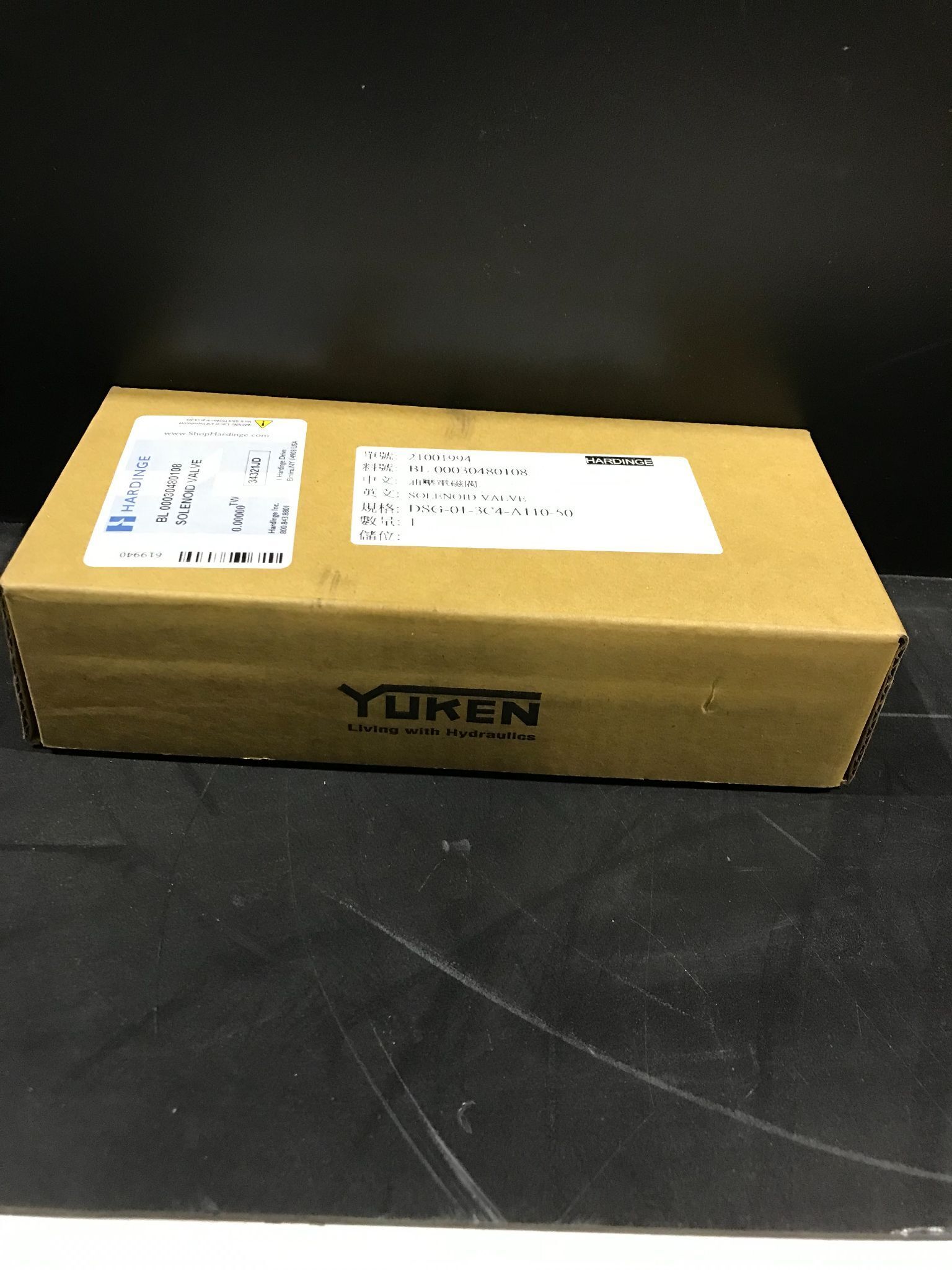 YUKEN DSG-01-3C4-A110-51T HYDRAULIC VALVE NEW 1