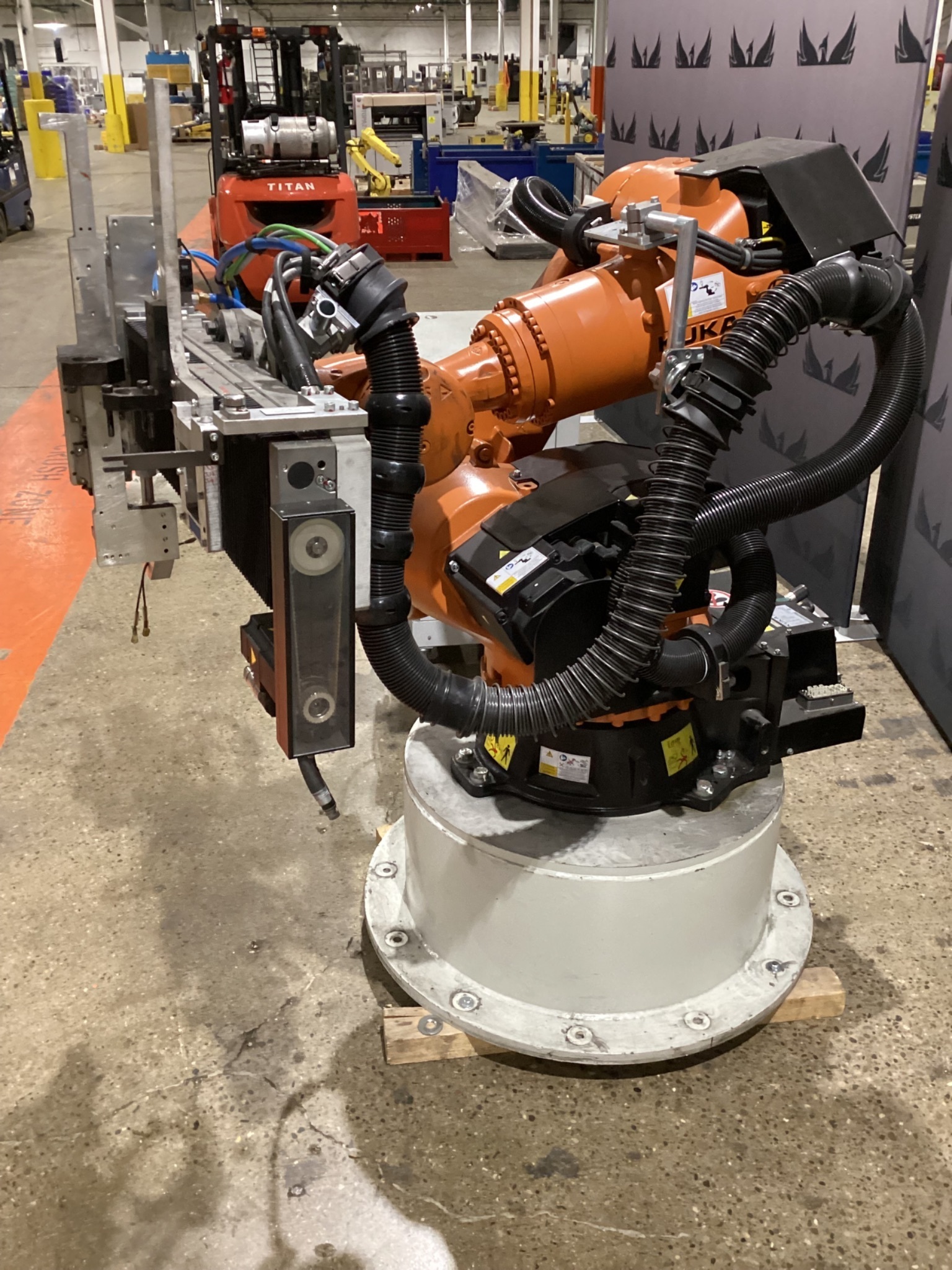 KUKA KR 120 R1800 nano Robot w/ KR C4 NA Controls, Missing Cable Set USED 2