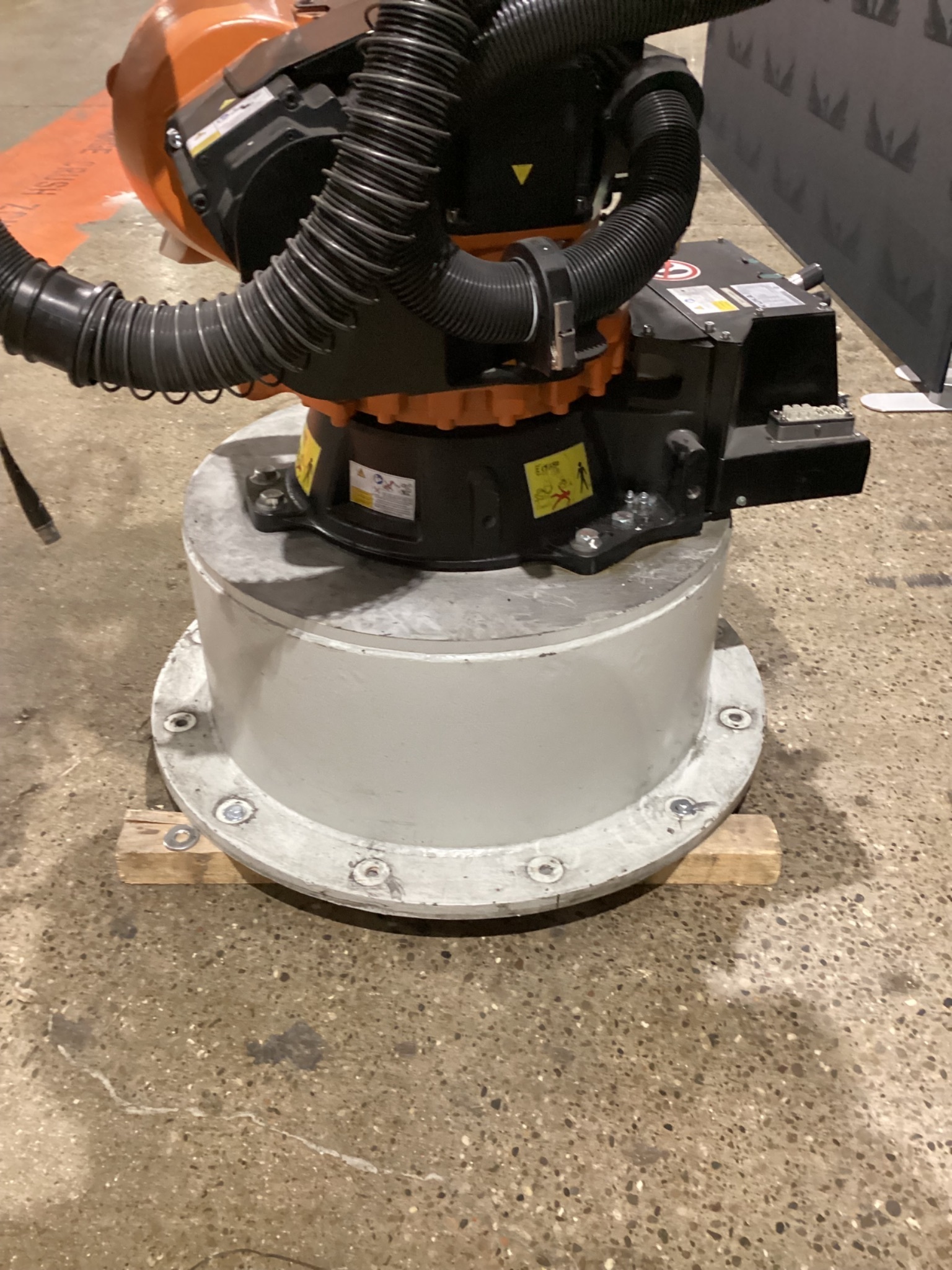 KUKA KR 120 R1800 nano Robot w/ KR C4 NA Controls, Missing Cable Set USED 4