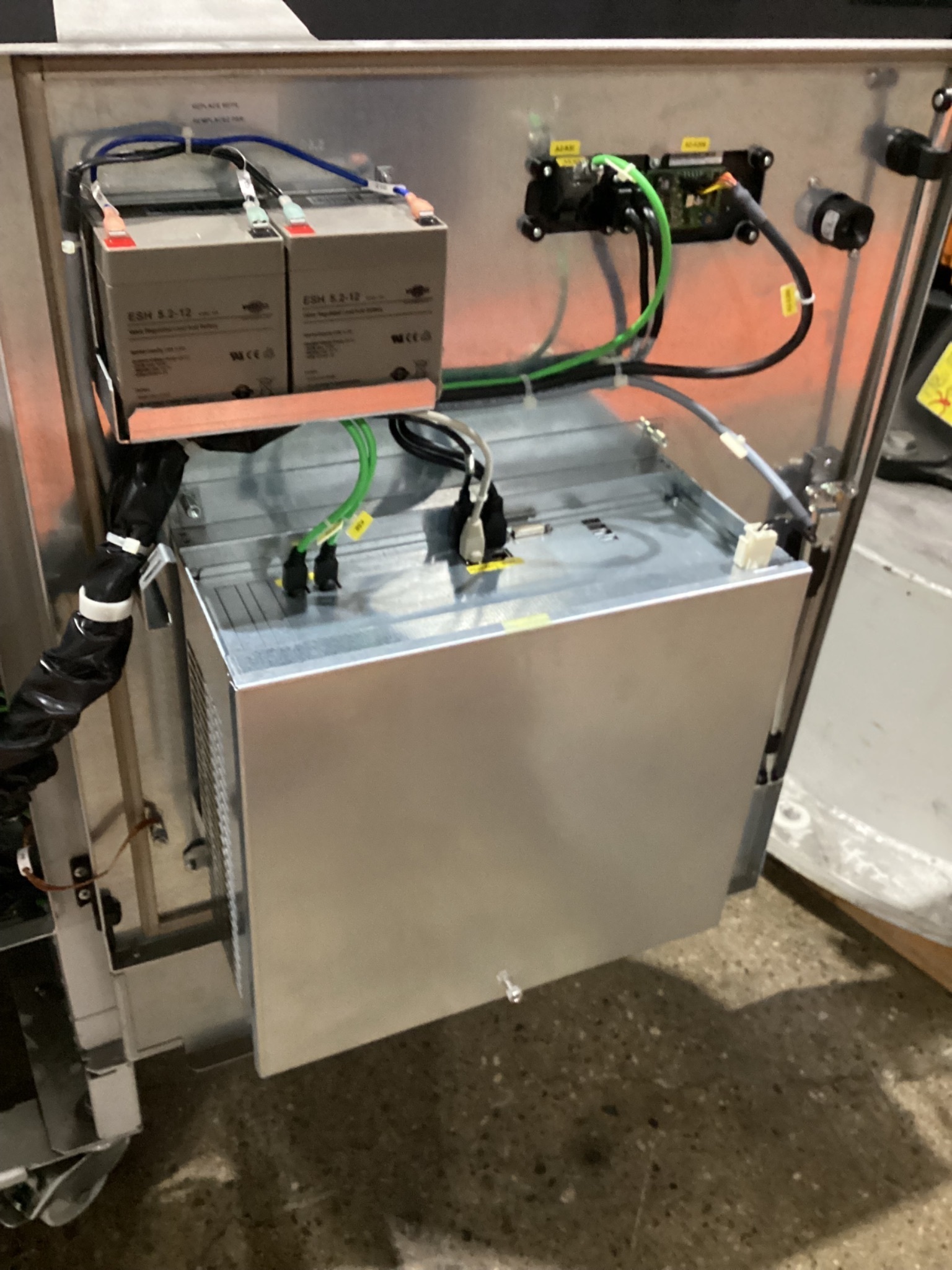 KUKA KR 120 R1800 nano Robot w/ KR C4 NA Controls, Missing Cable Set USED 18