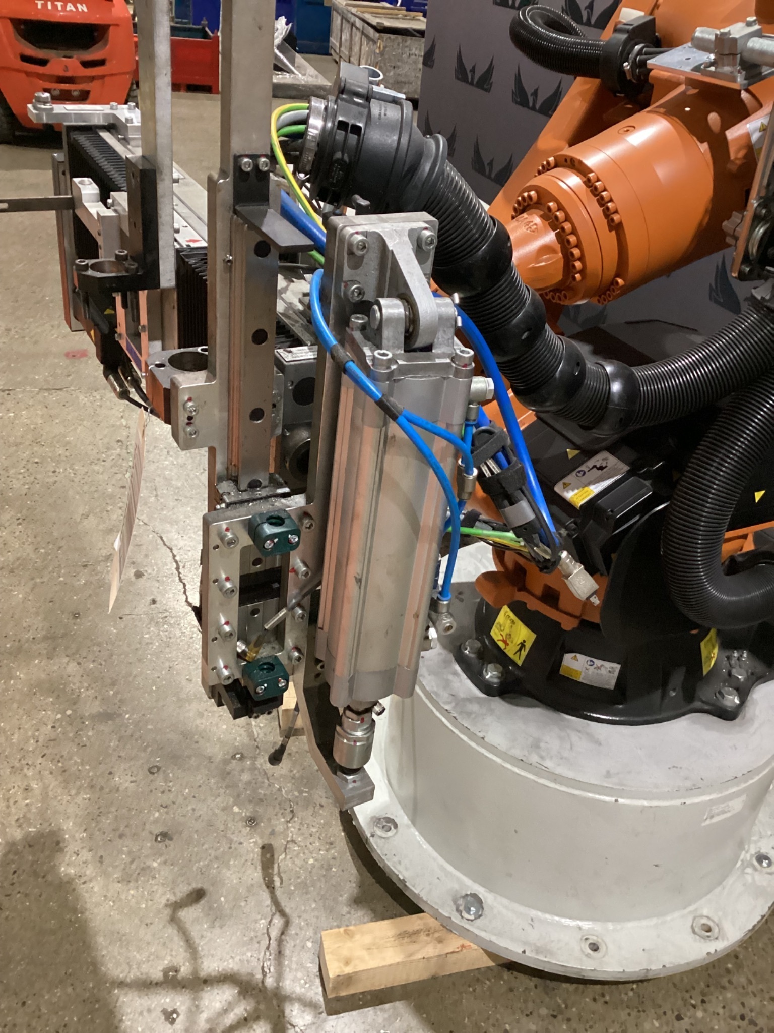 KUKA KR 120 R1800 nano Robot w/ KR C4 NA Controls, Missing Cable Set USED 4