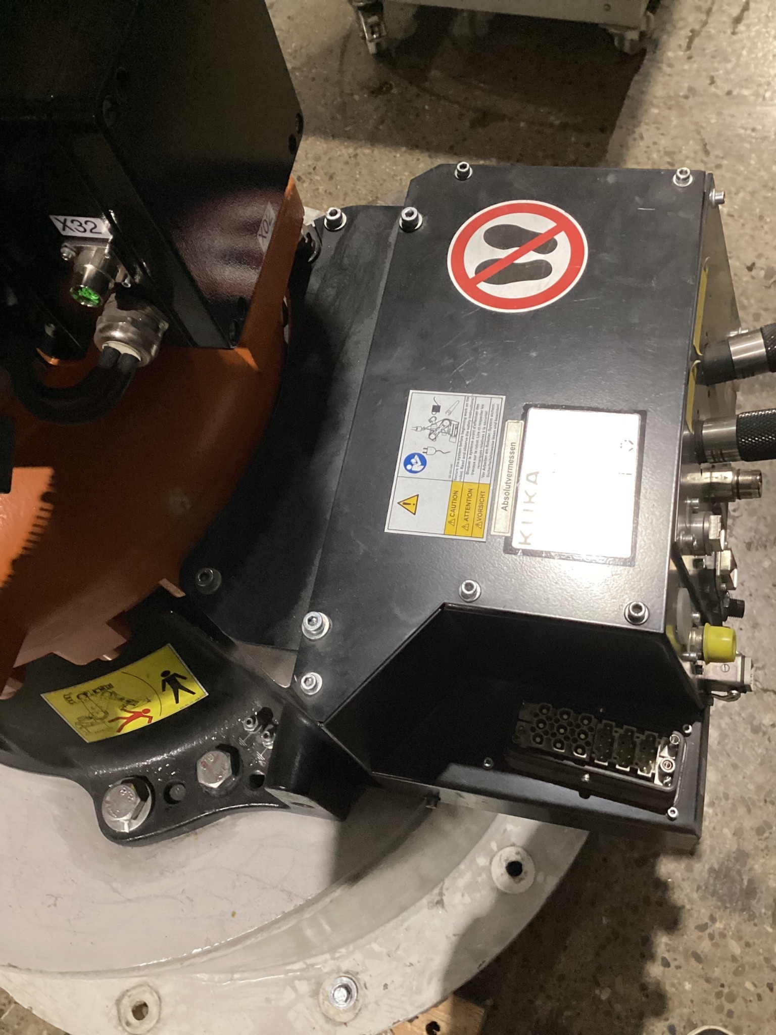 KUKA KR 120 R1800 nano Robot w/ KR C4 NA Controls, Missing Cable Set USED 9