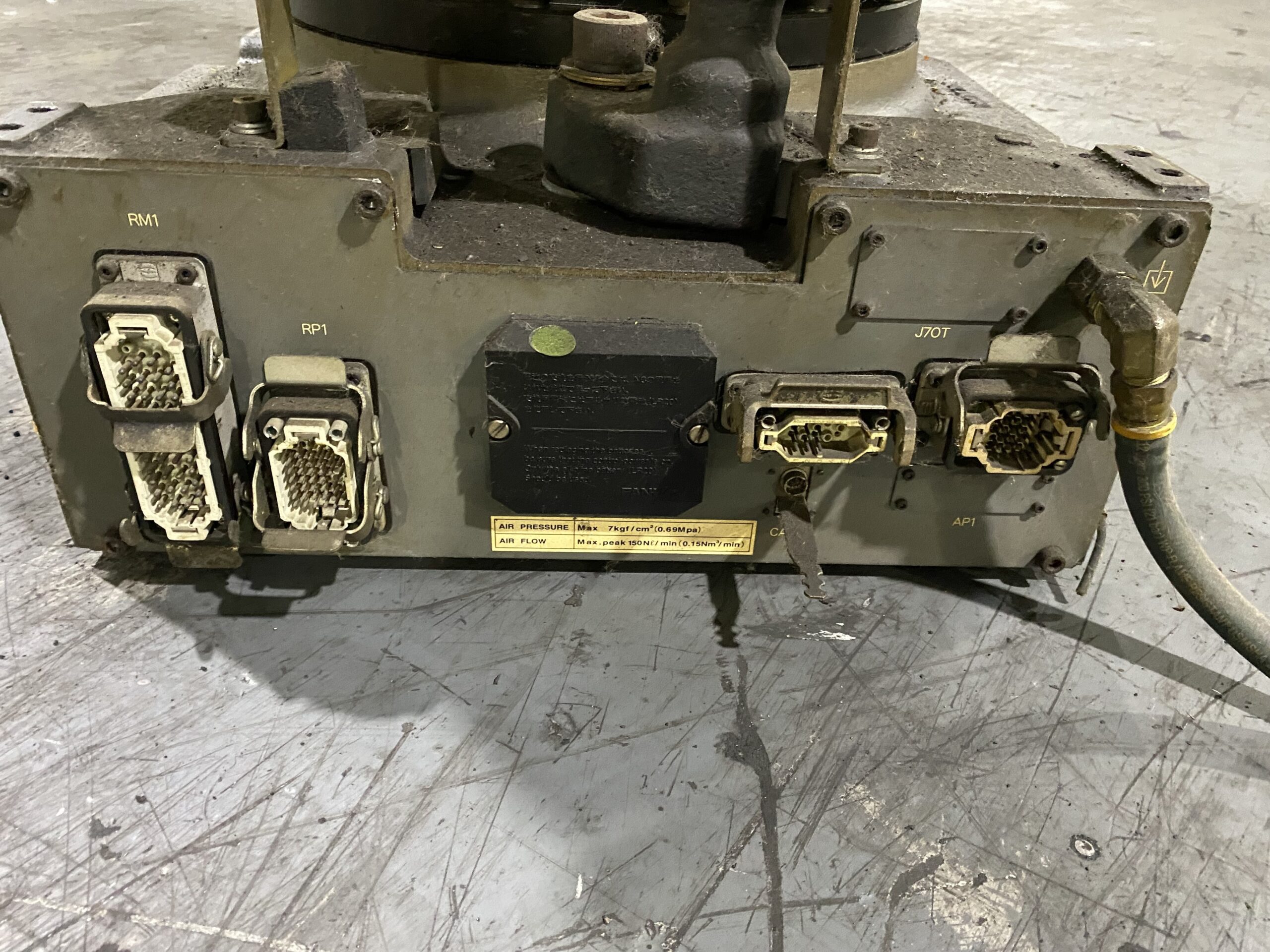 FANUC - R-2000iA/125L w/ R-J3iB Controls USED 4