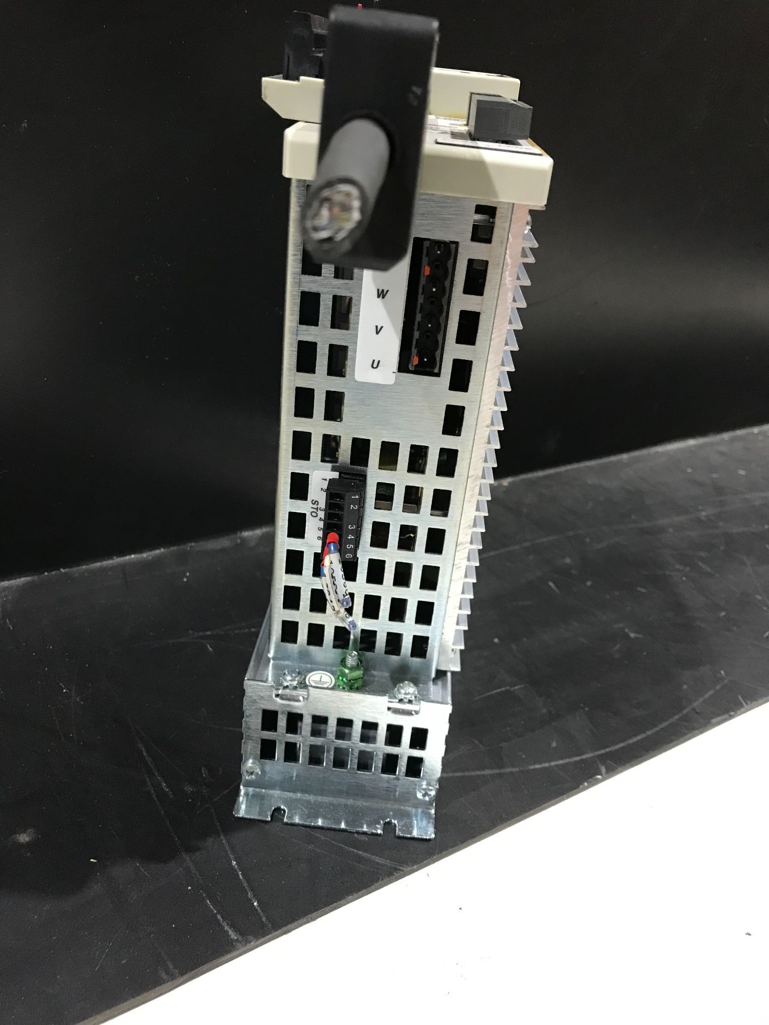 ALLEN-BRADLEY KINETIX 300 SERVO DRIVE NEW 3