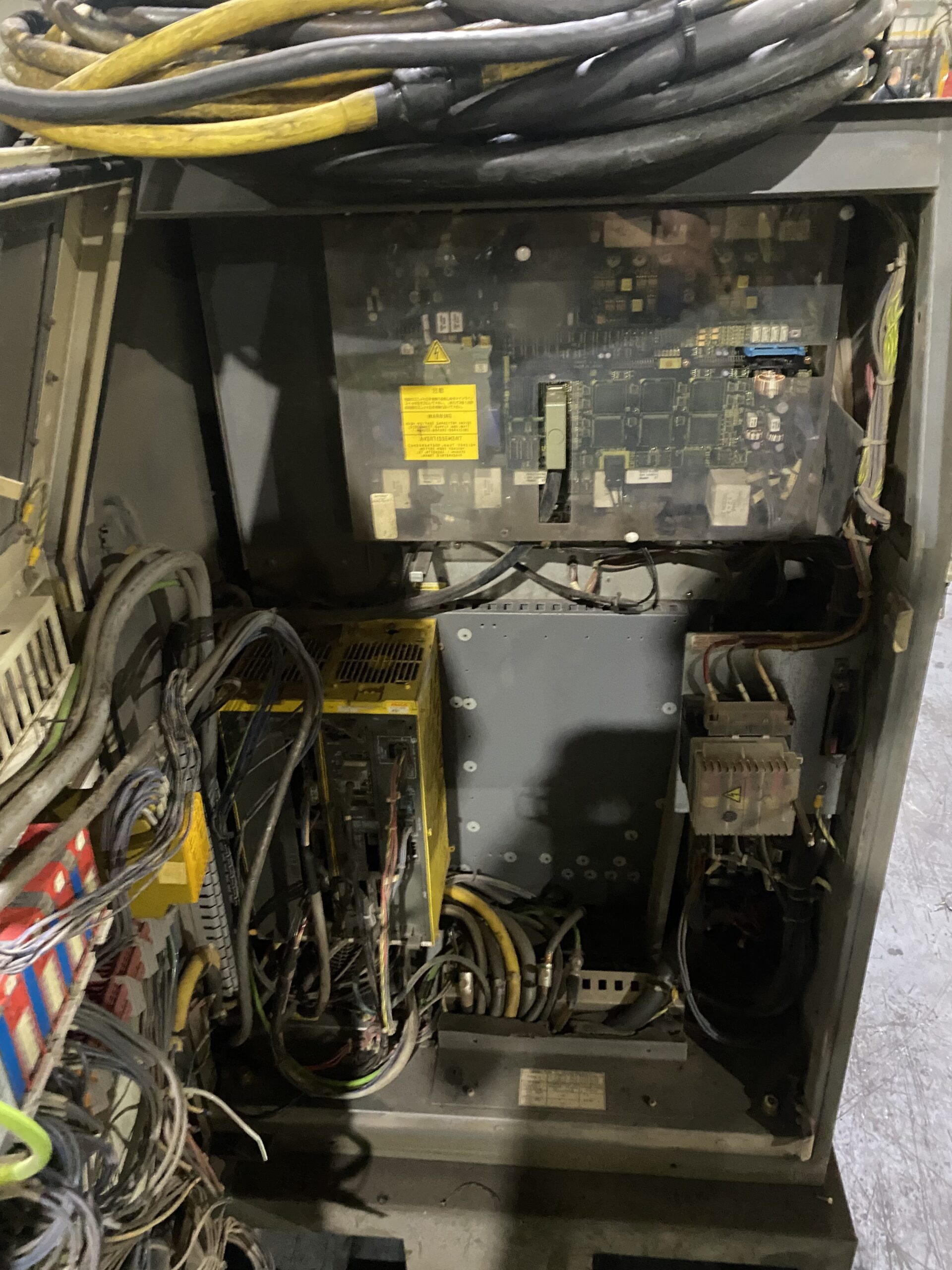 FANUC - R-2000iA/125L w/ R-J3iB Controls USED 8
