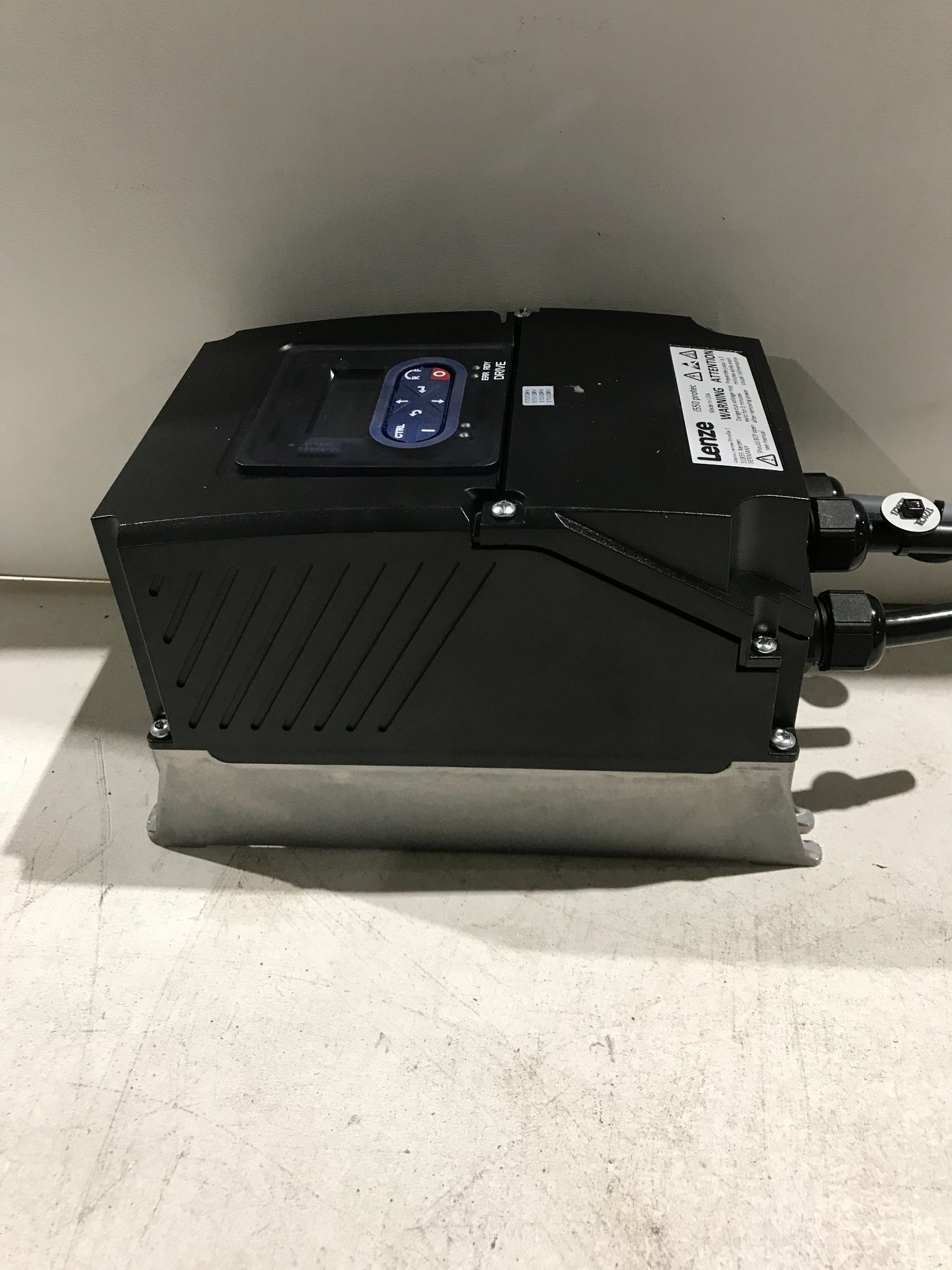 LENZE I55AP211F0A711K00S I550 Protec Series Inverter Drive 1.5 HP USED 2