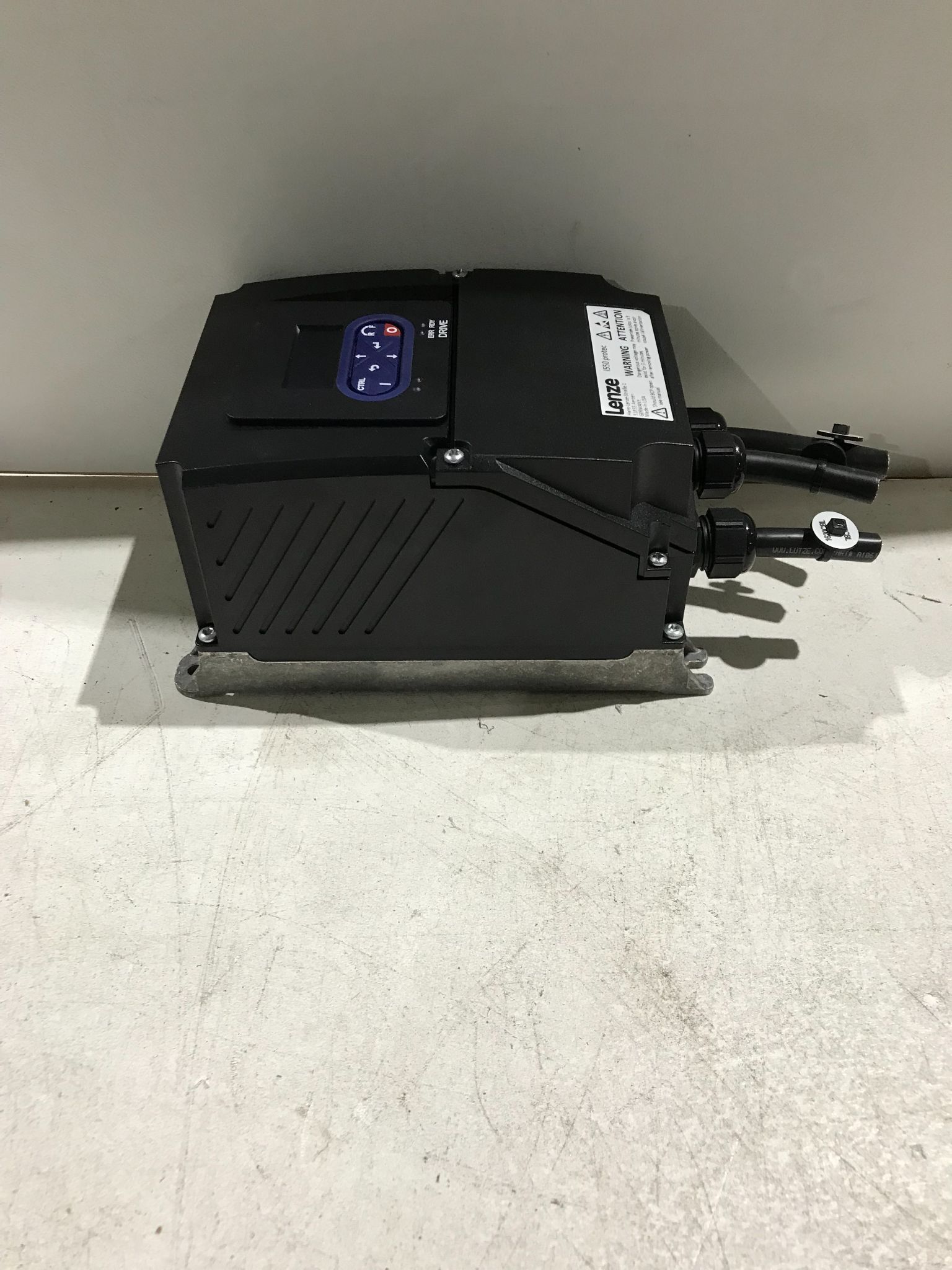 LENZE I55AP175F0A711K00S I550 Protec Series Inverter Drive 1.0 HP USED 1