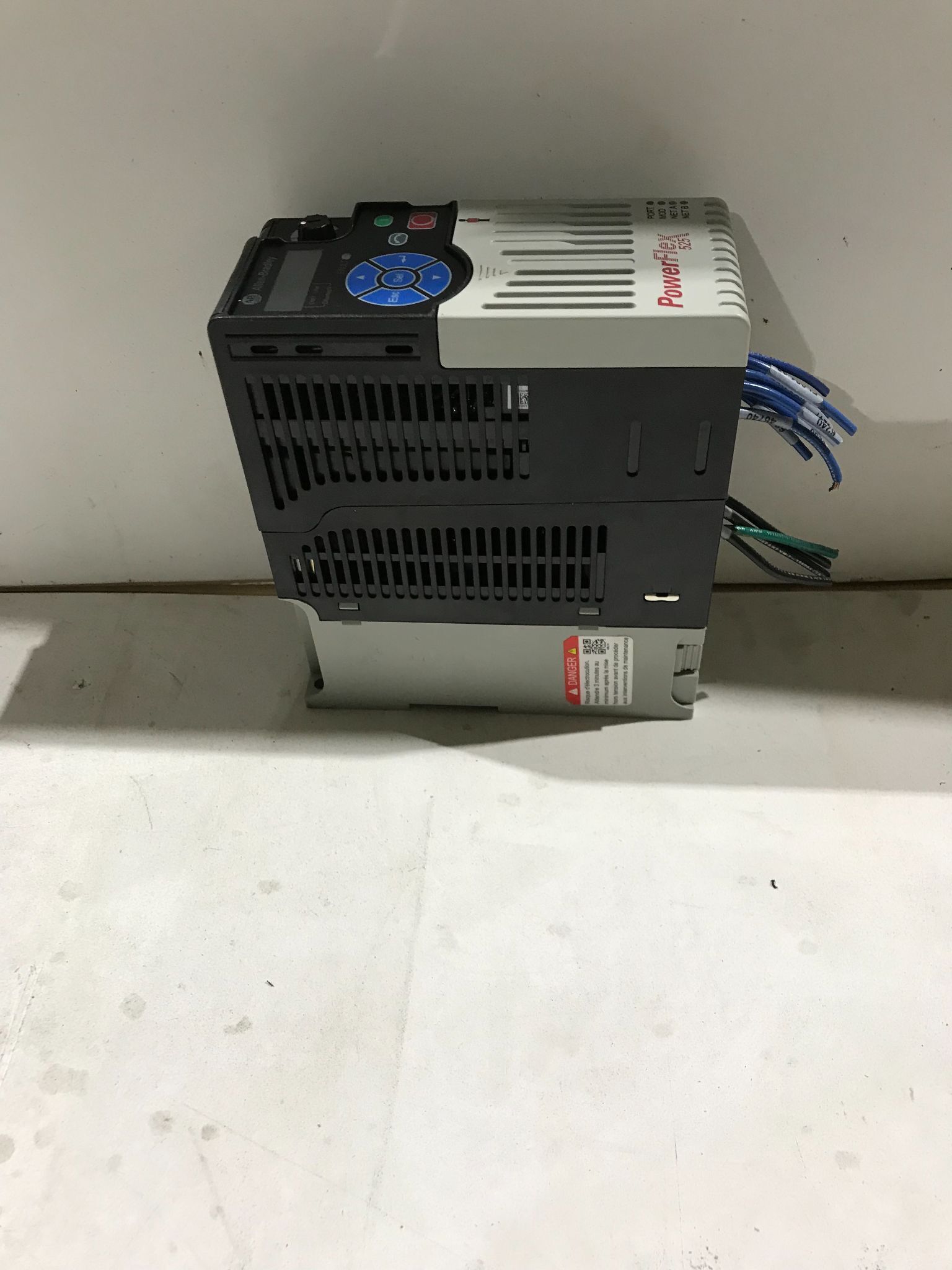 ALLEN-BRADLEY PowerFlex 525 25B-D2P3N104 VFD 1 HP USED 1
