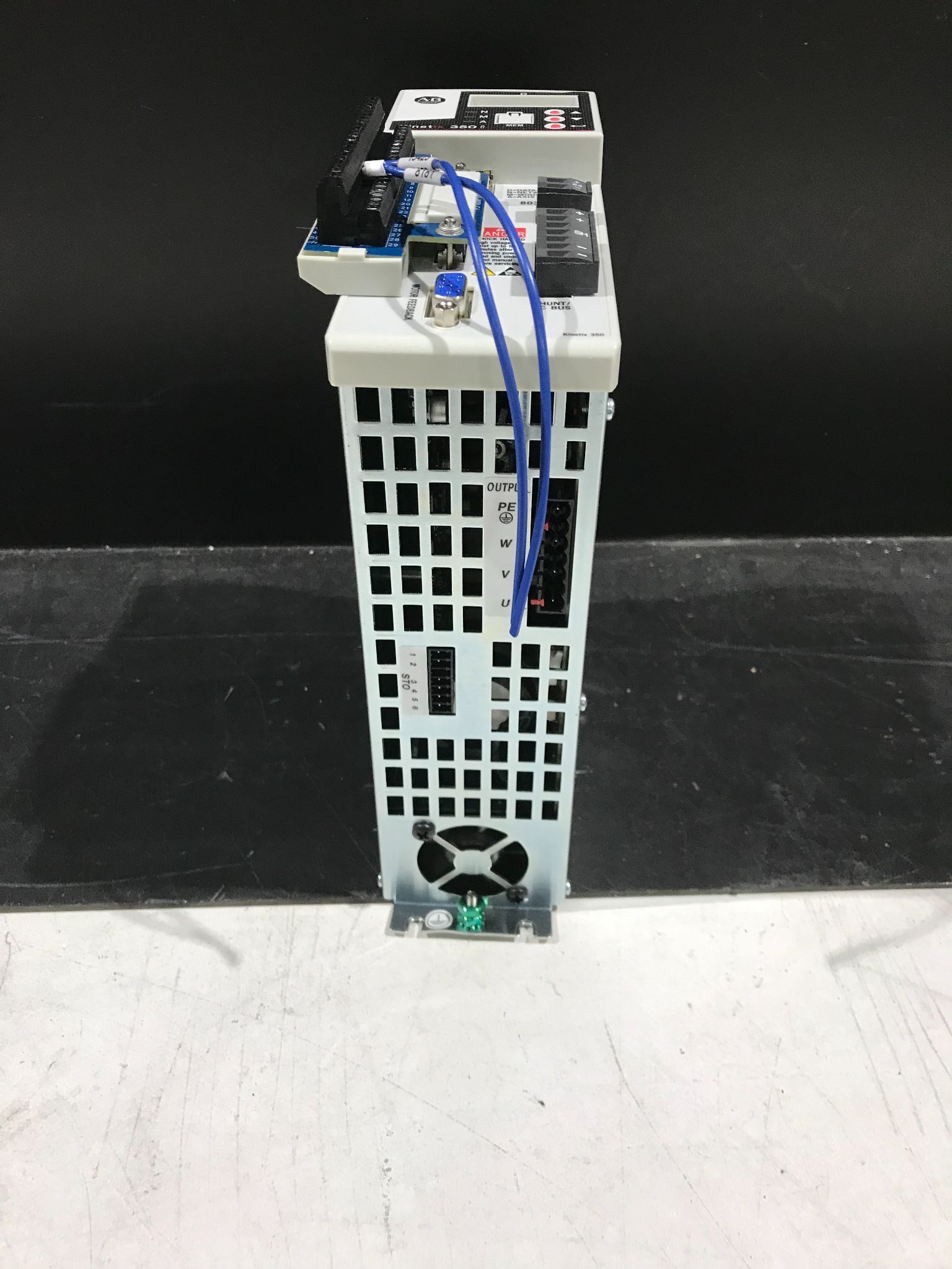 ALLEN-BRADLEY 2097-V34PR6-LM SERVO DRIVE NEW 1