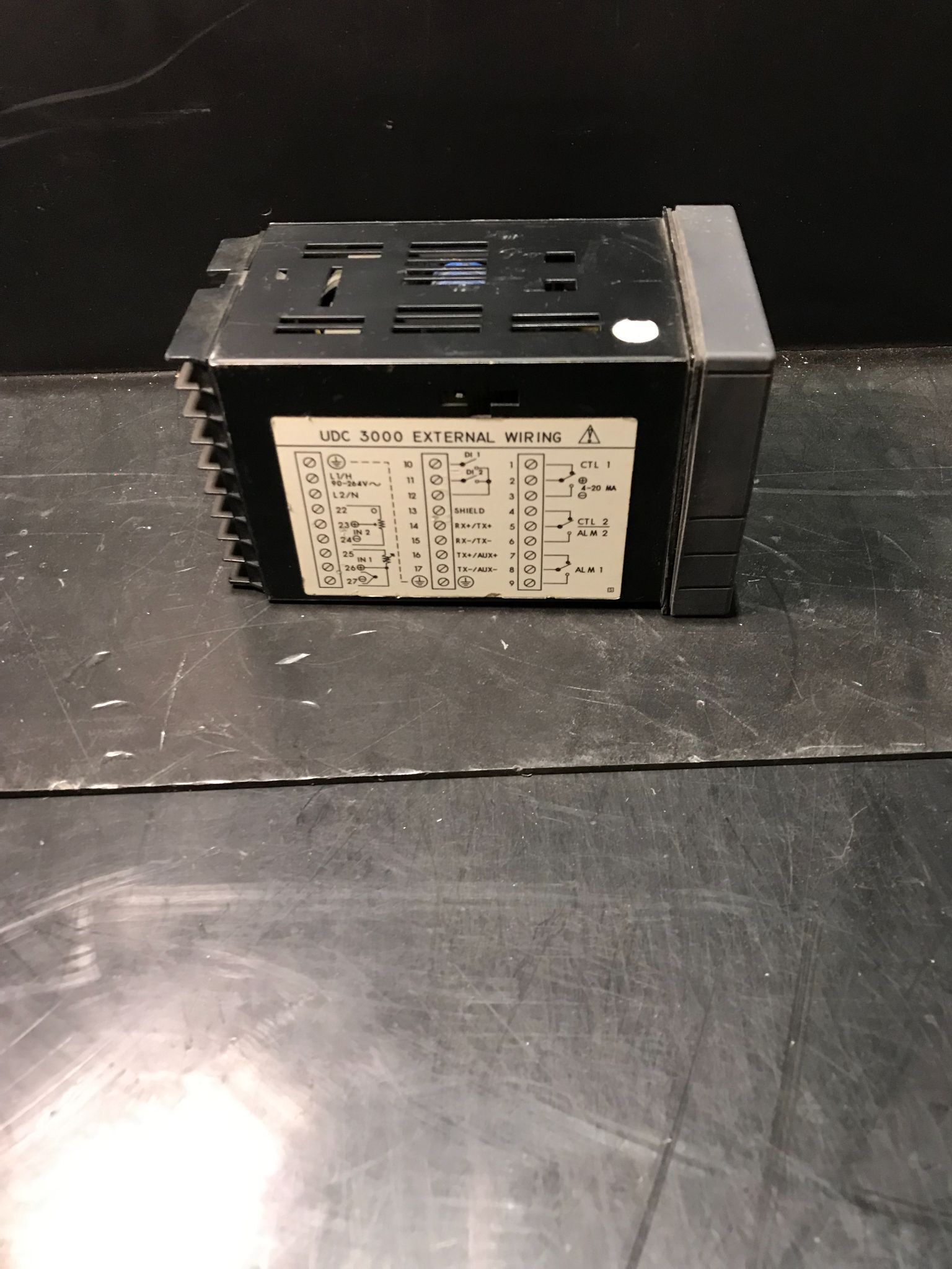 HONEYWELL DC300K TEMPERATURE CONTROLS USED 1