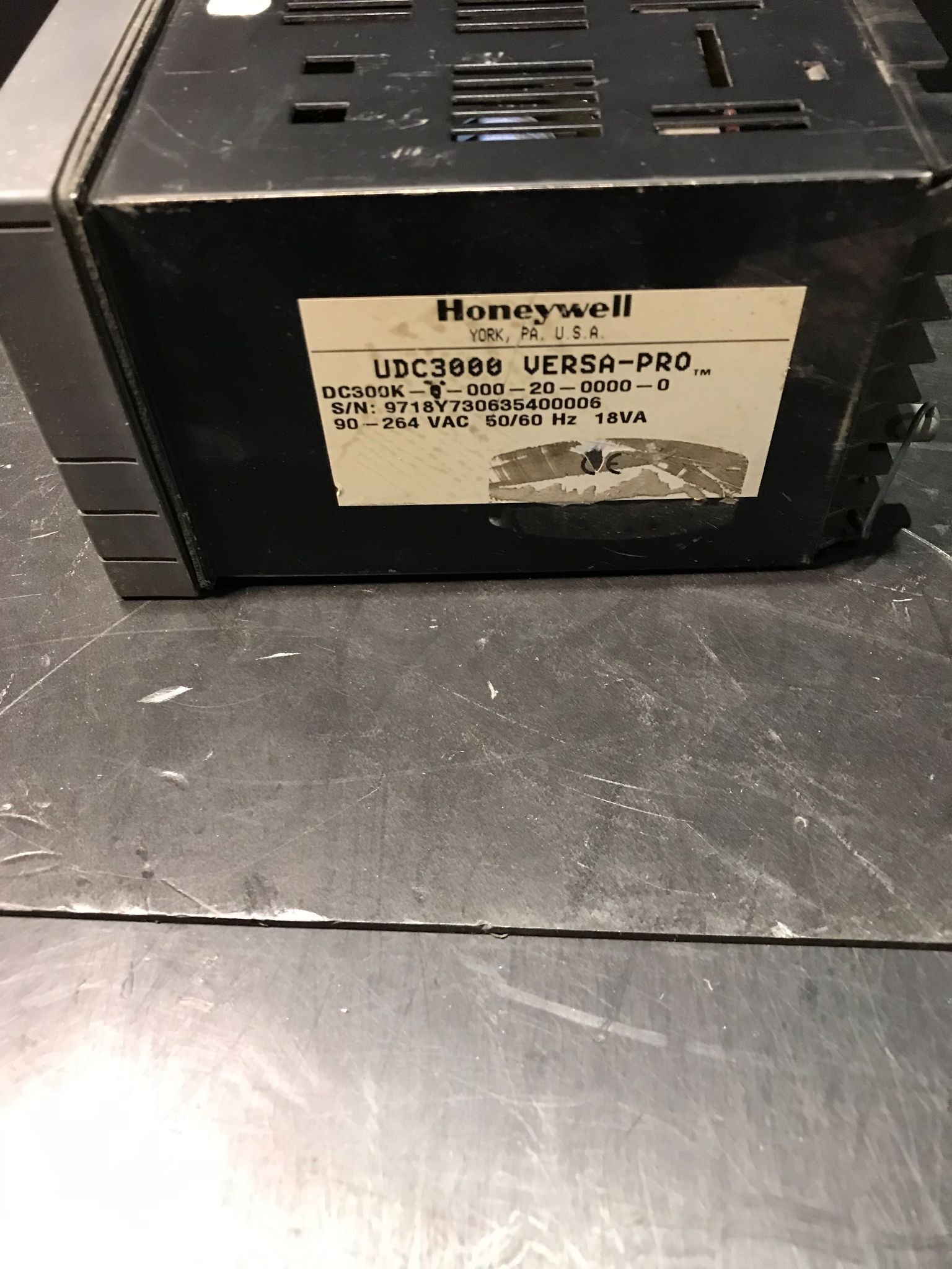 HONEYWELL DC300K TEMPERATURE CONTROLS USED 3