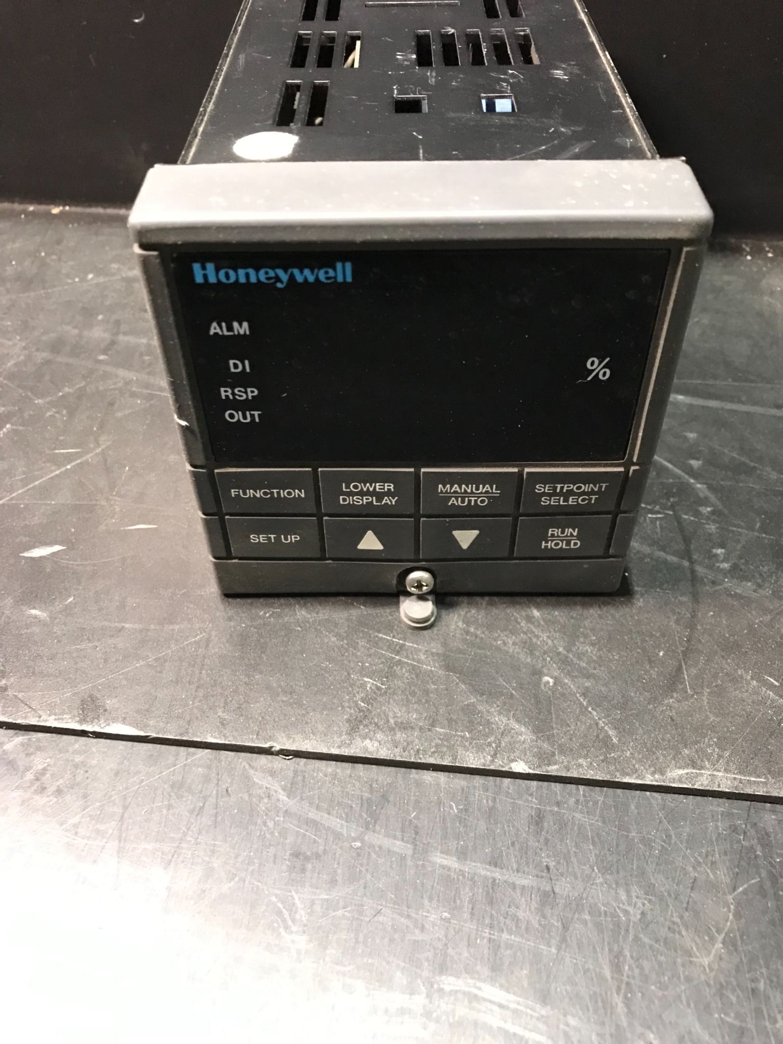 HONEYWELL DC300K TEMPERATURE CONTROLS USED 2