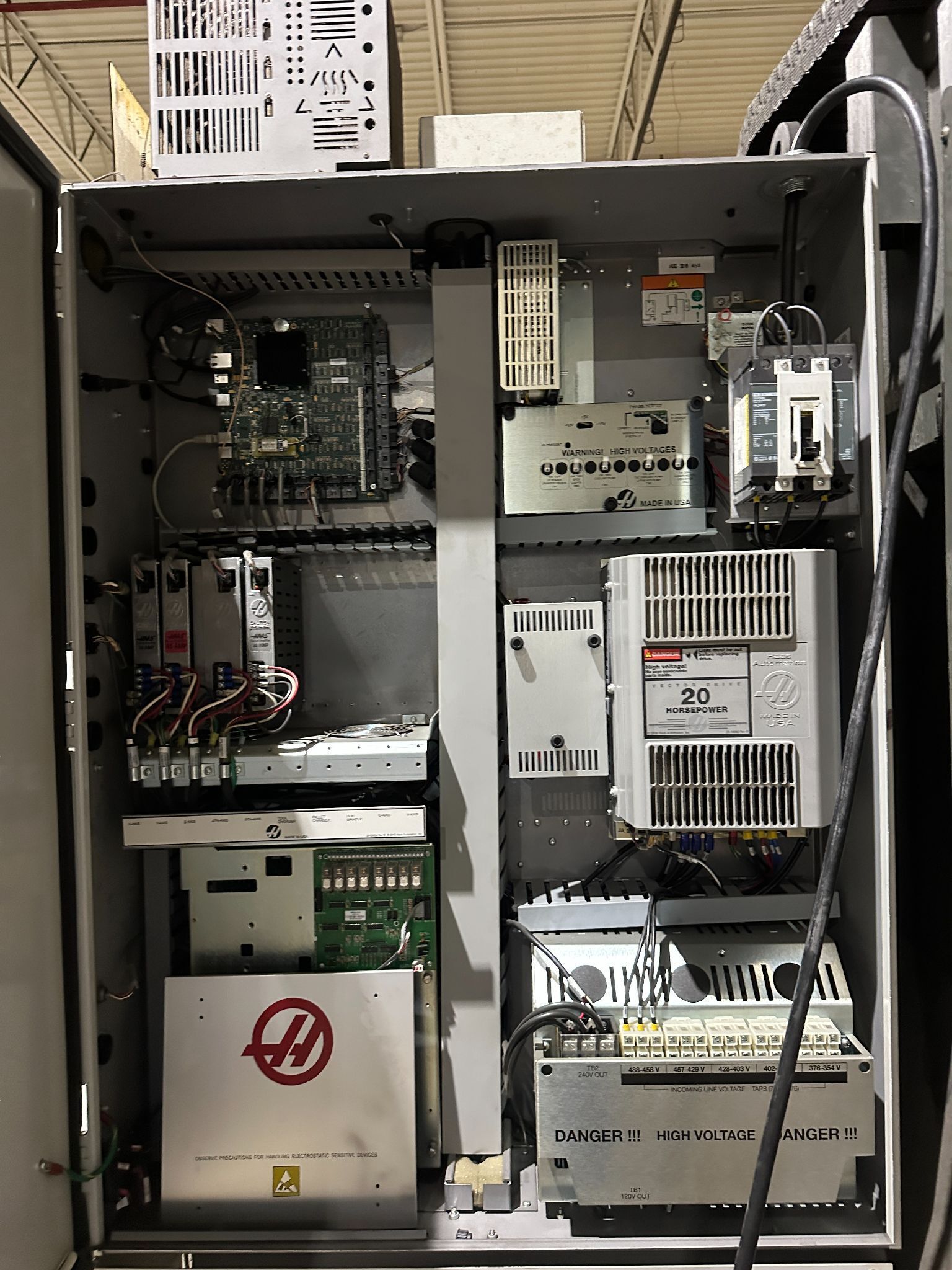 2016 HAAS VF-3YT Vertical Machinery Center 8