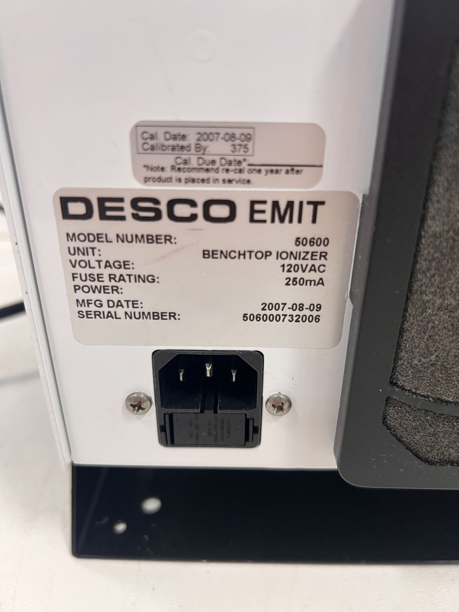 DESCO EMIT 50600 BENCHTOP IONIZER 120 VAC USED 4