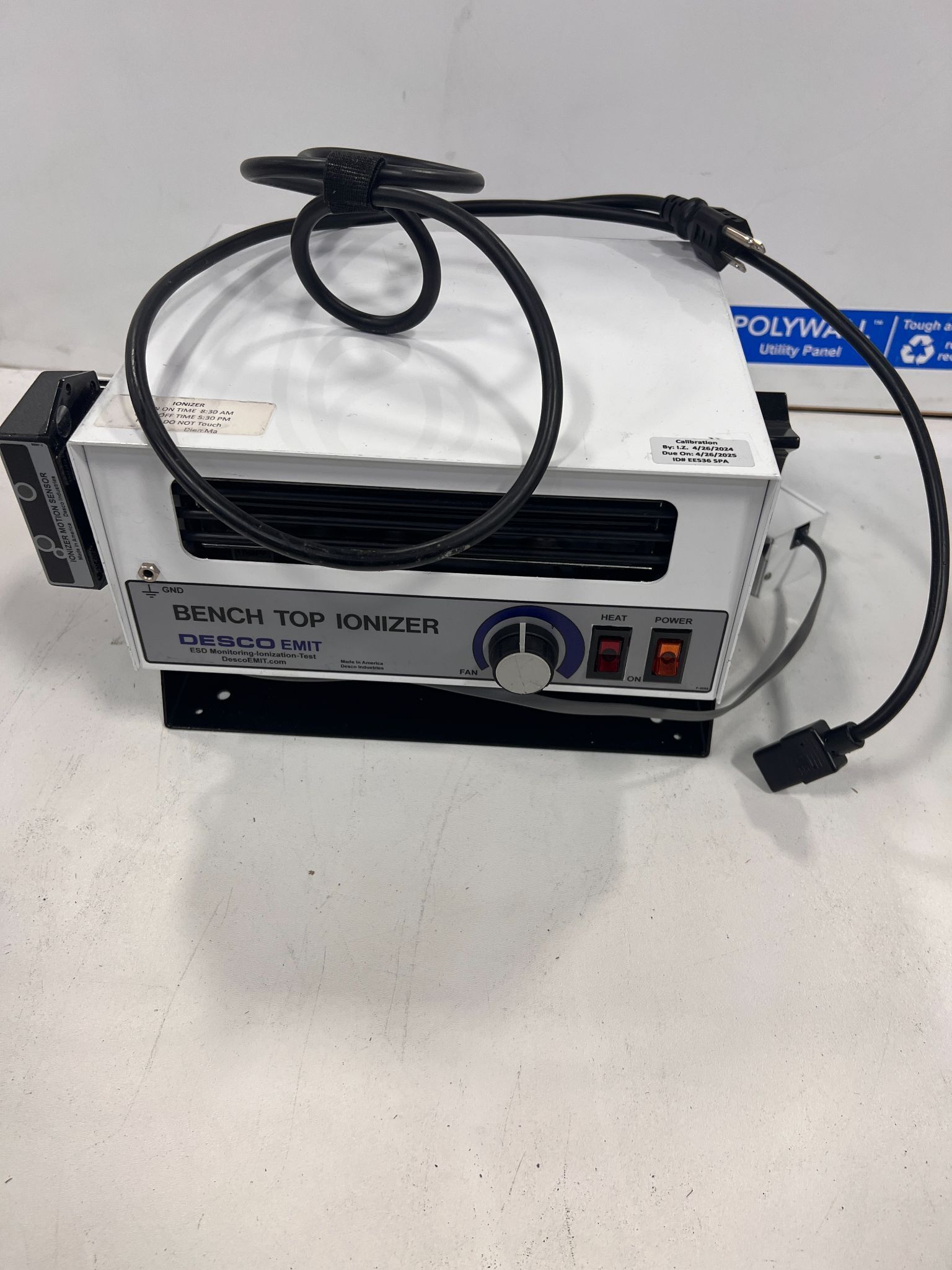 DESCO EMIT 50600 BENCHTOP IONIZER 120 VAC USED 3