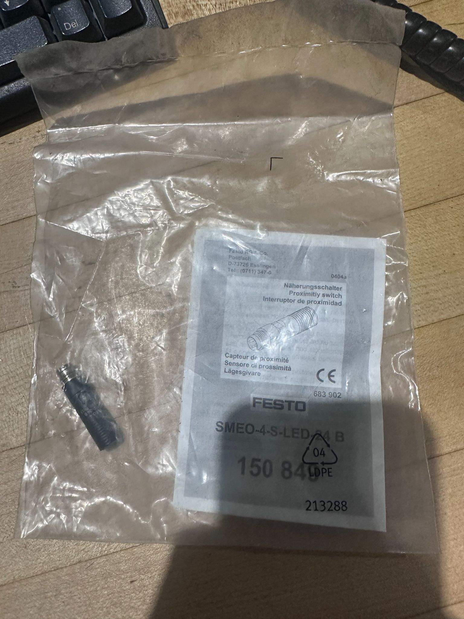 FESTO SMEO-4-S-LED-24B Proximity Sensor NEW 1