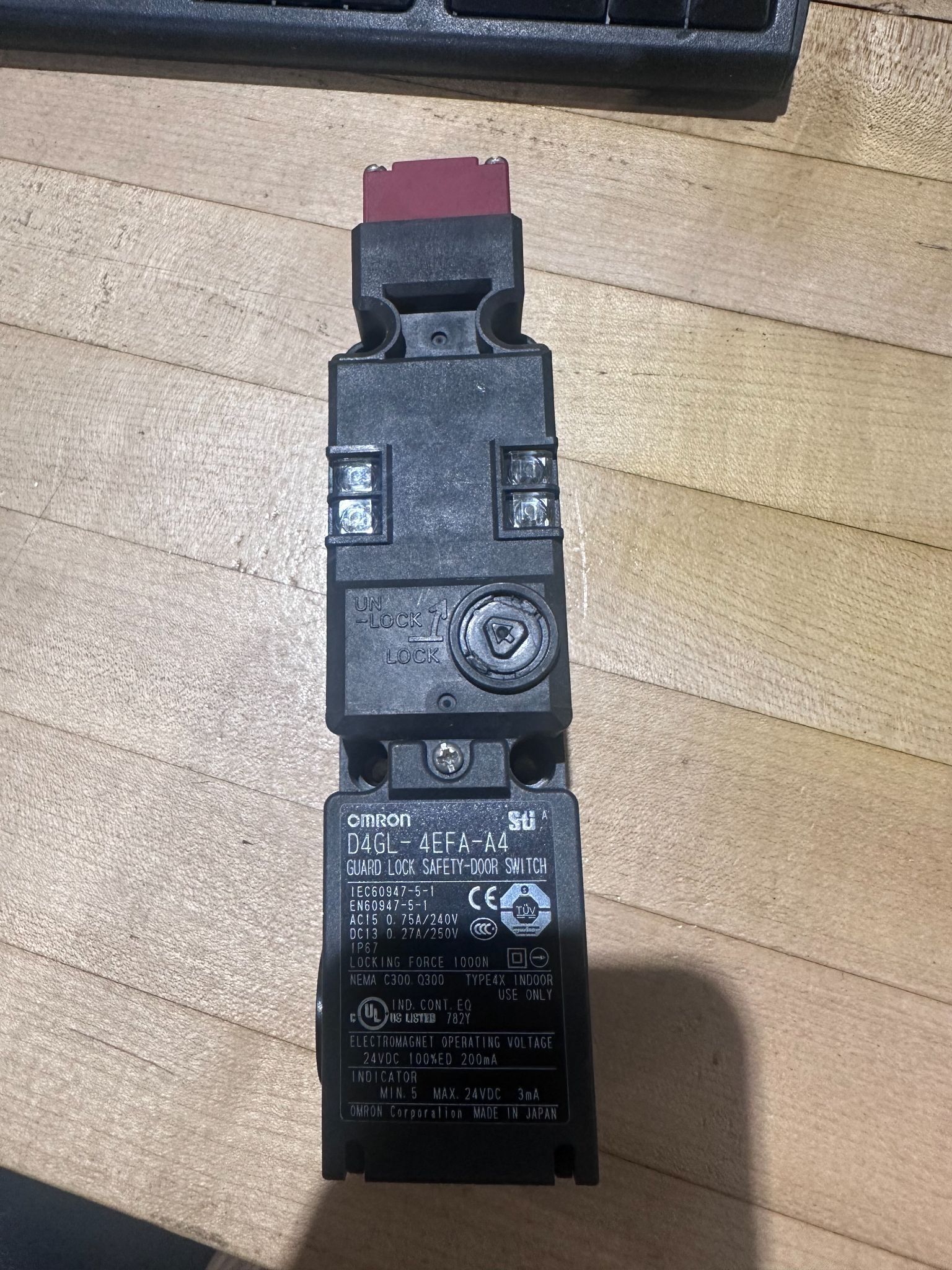 OMRON D4GL-4EFA-A4 Guard Lock Safety Switch USED 1