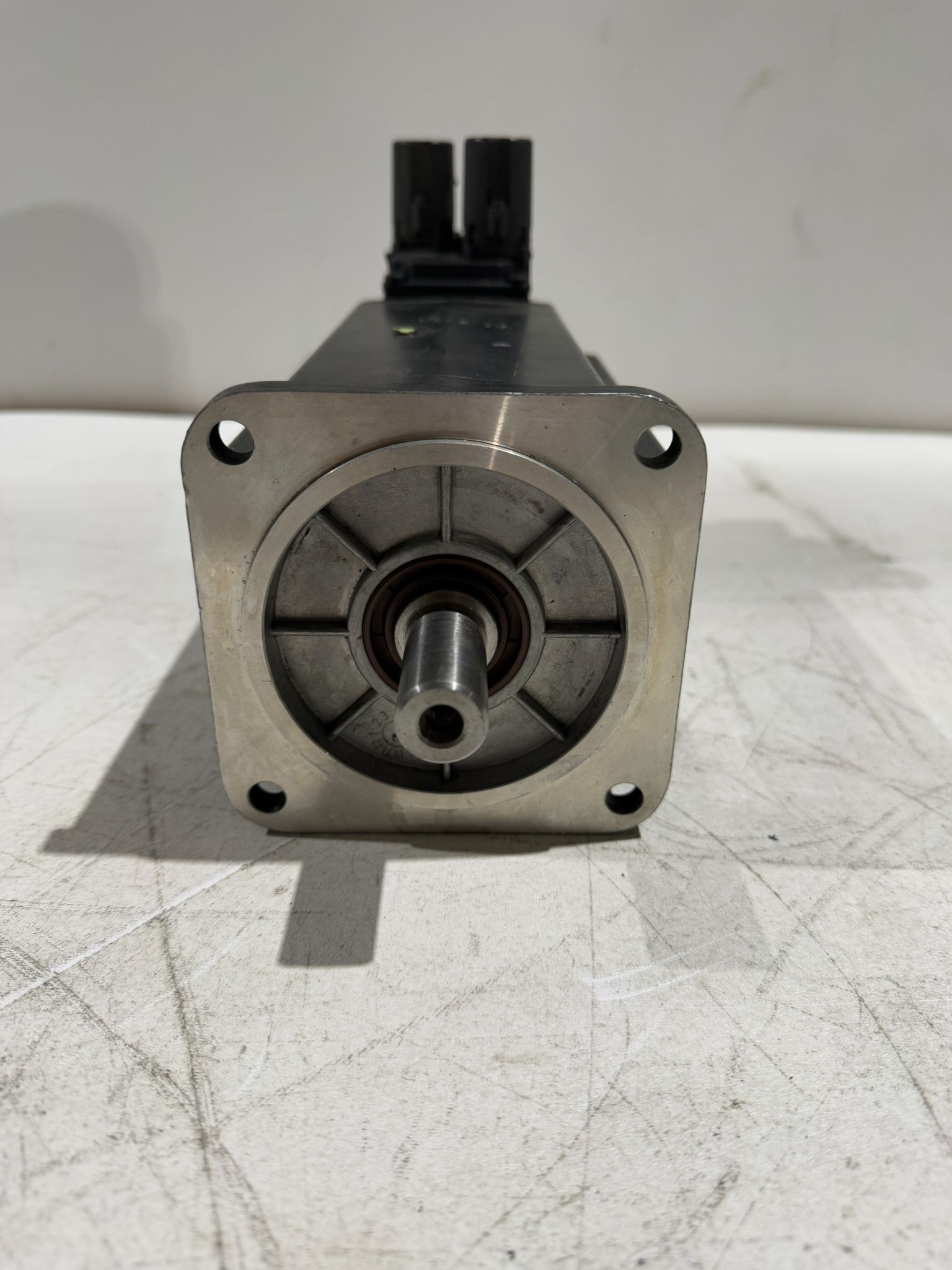 REXROTH INDRAMAT MHD071B-061-PG1-UN SERVO MOTOR USED 1