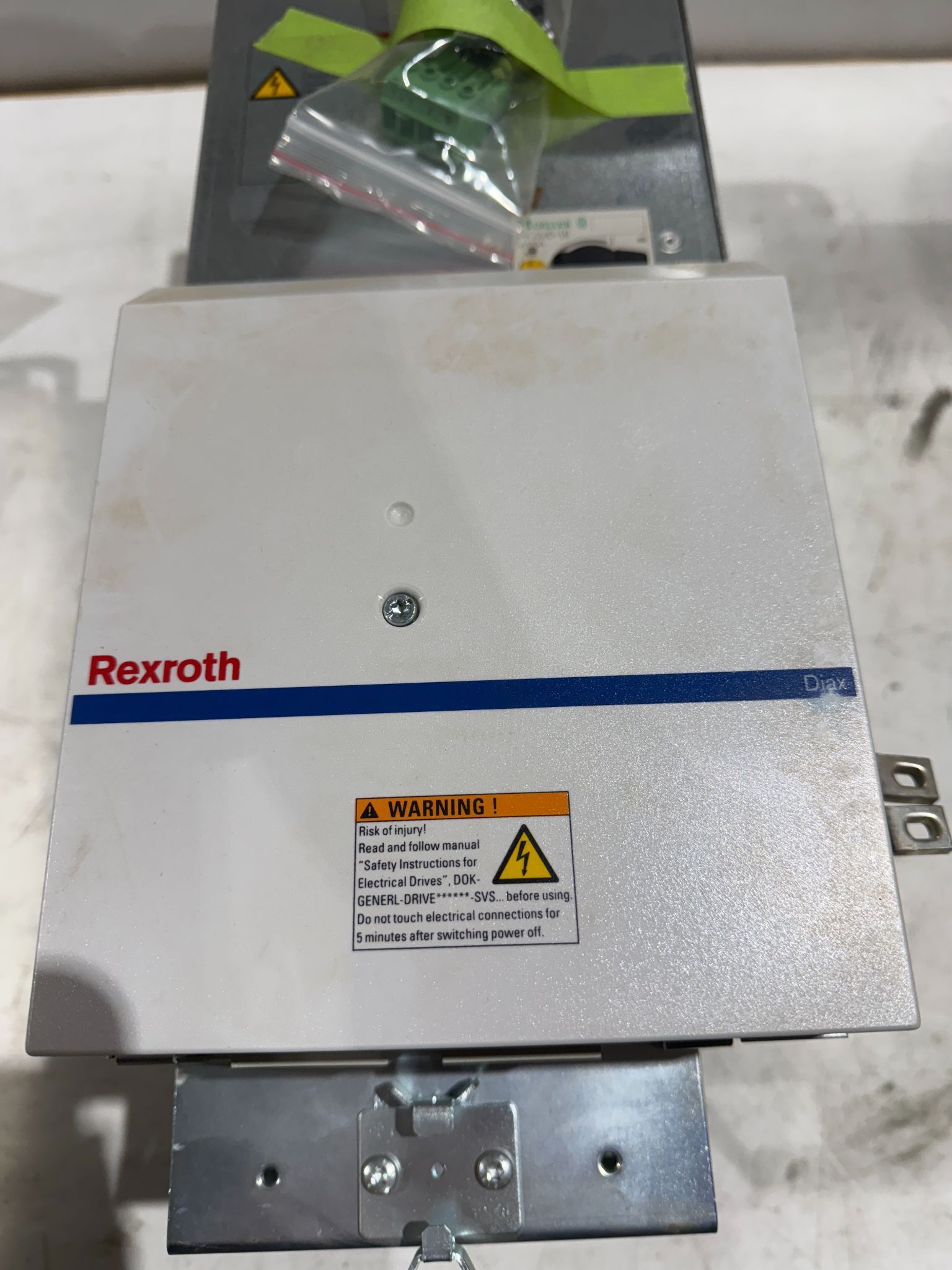 REXROTH HZF01.1-W025N SERVO AMPLIFIER USED 1