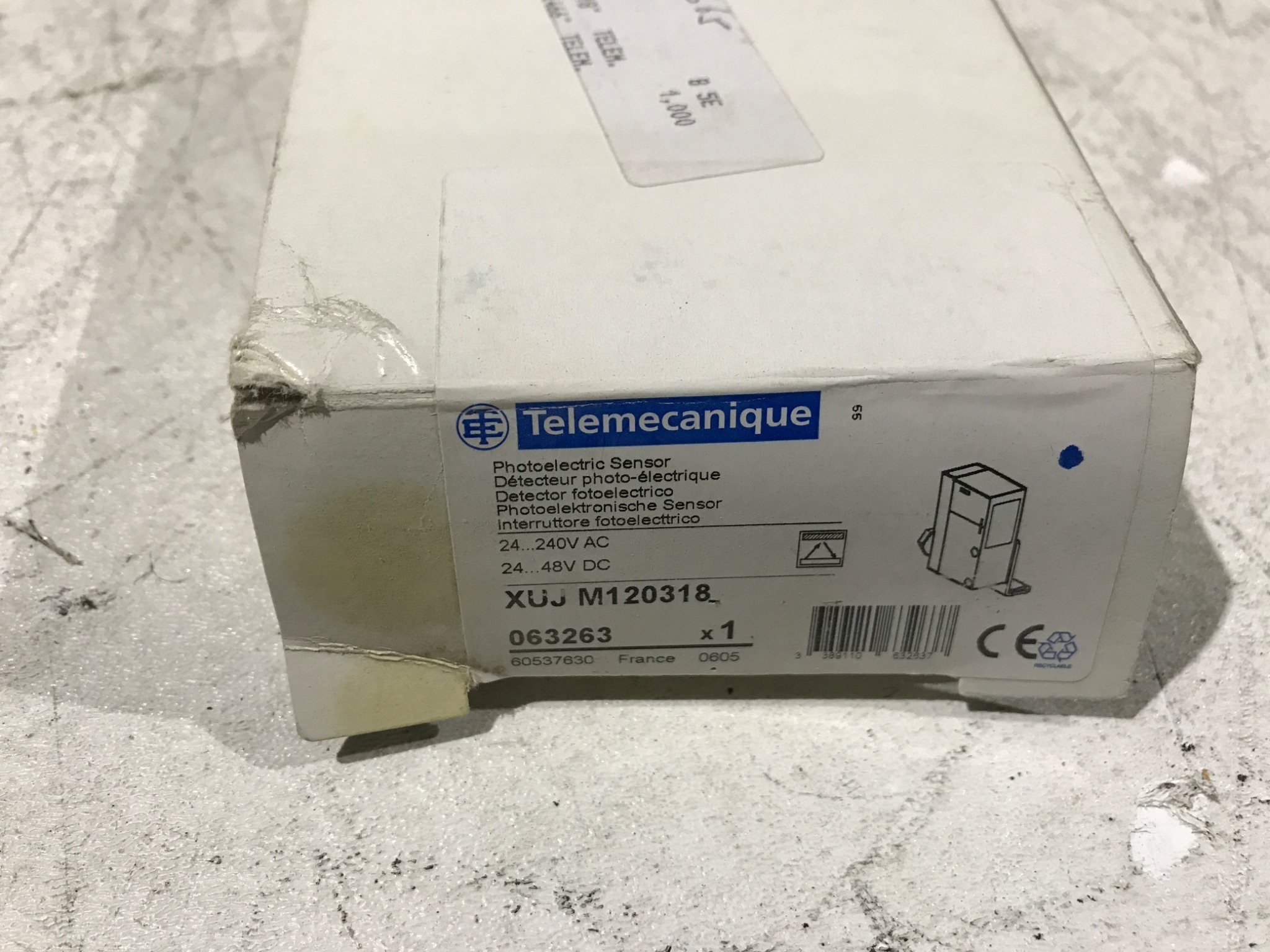 TELEMECANIQUE PHOTOELECTRIC SENSOR XUJ M120318 NEW 1