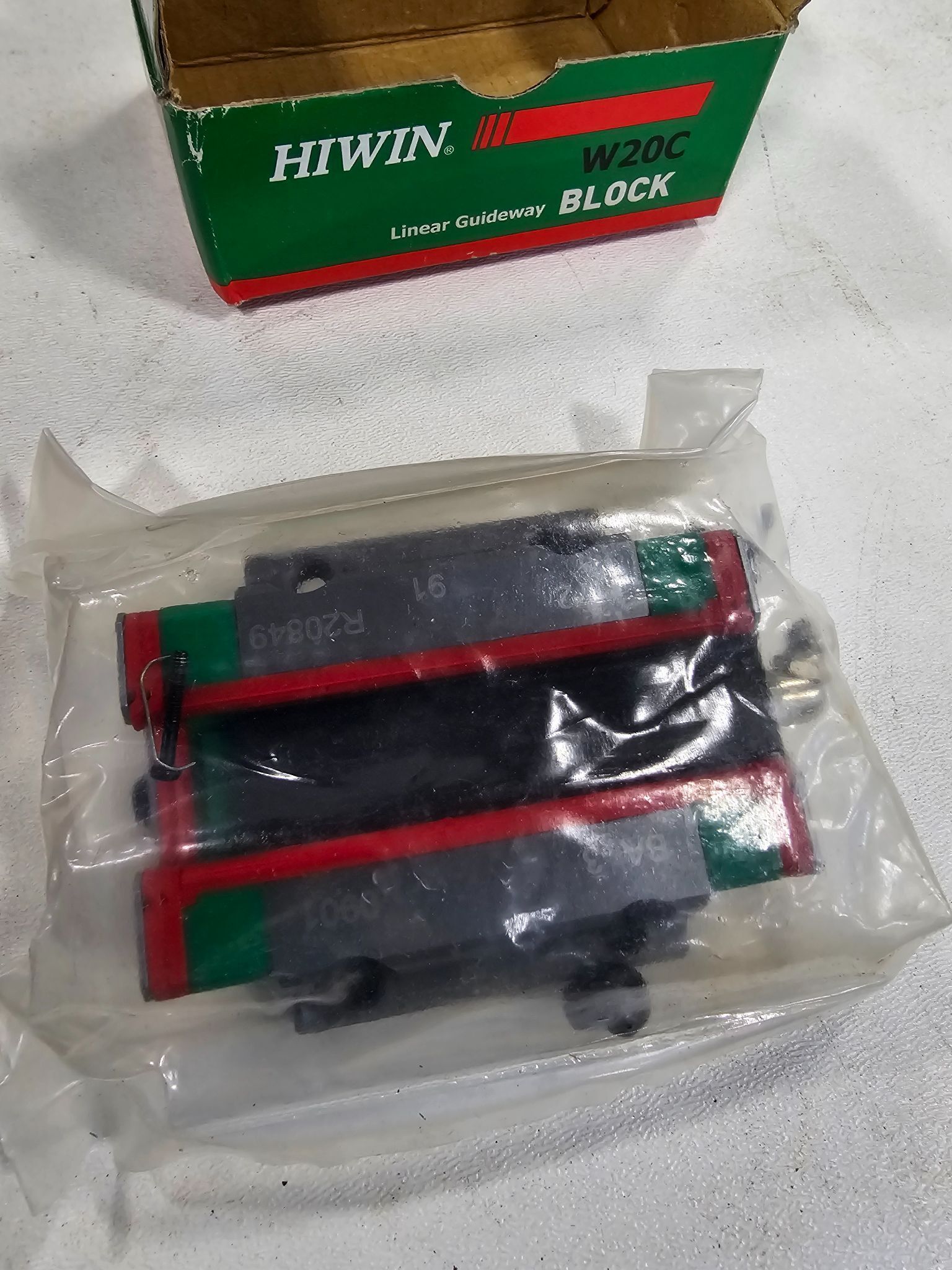 HIWIN W20C LINIEAR BEARING NEW 2