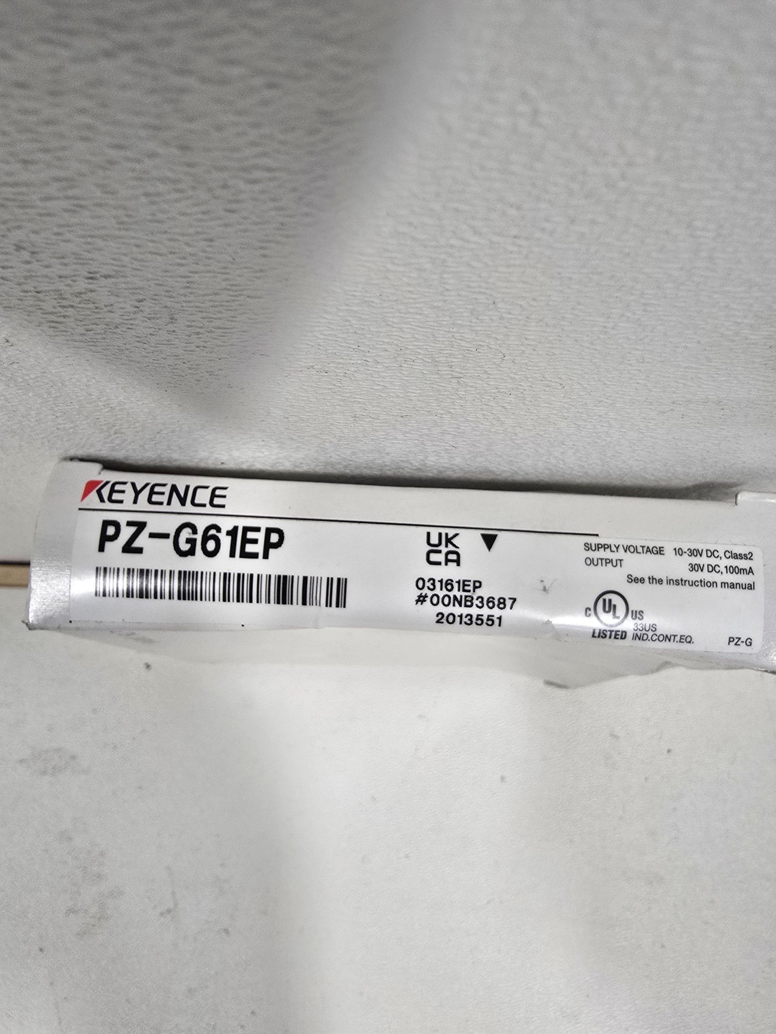 KEYENCE PZ-G61EP SQUARE RETRO REFLECTIVE M12CONNECTOR TYPE W CABLE NEW 1