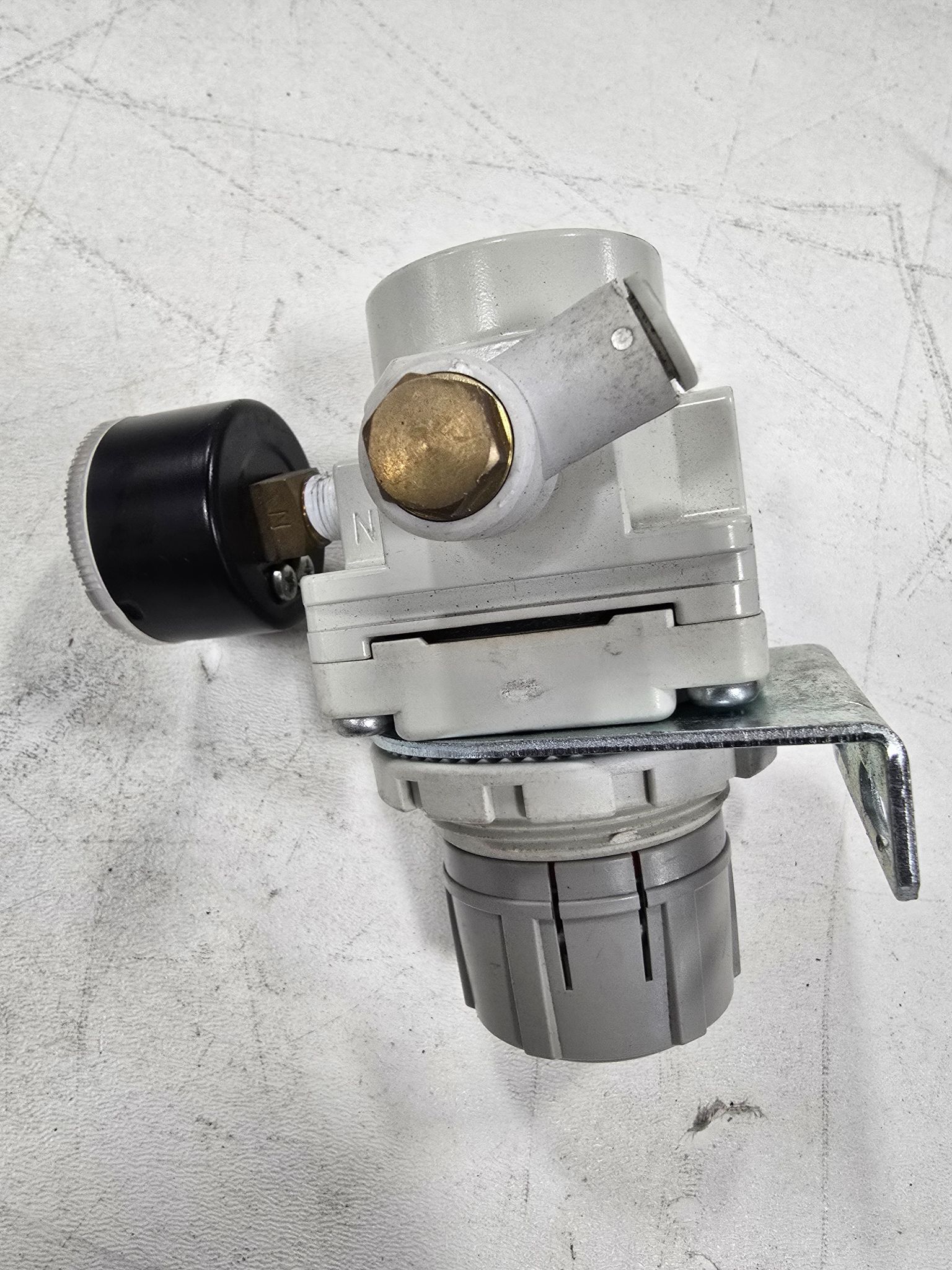 SMC AR30-N02BG-Z-A AIR REGULATOR USED 2
