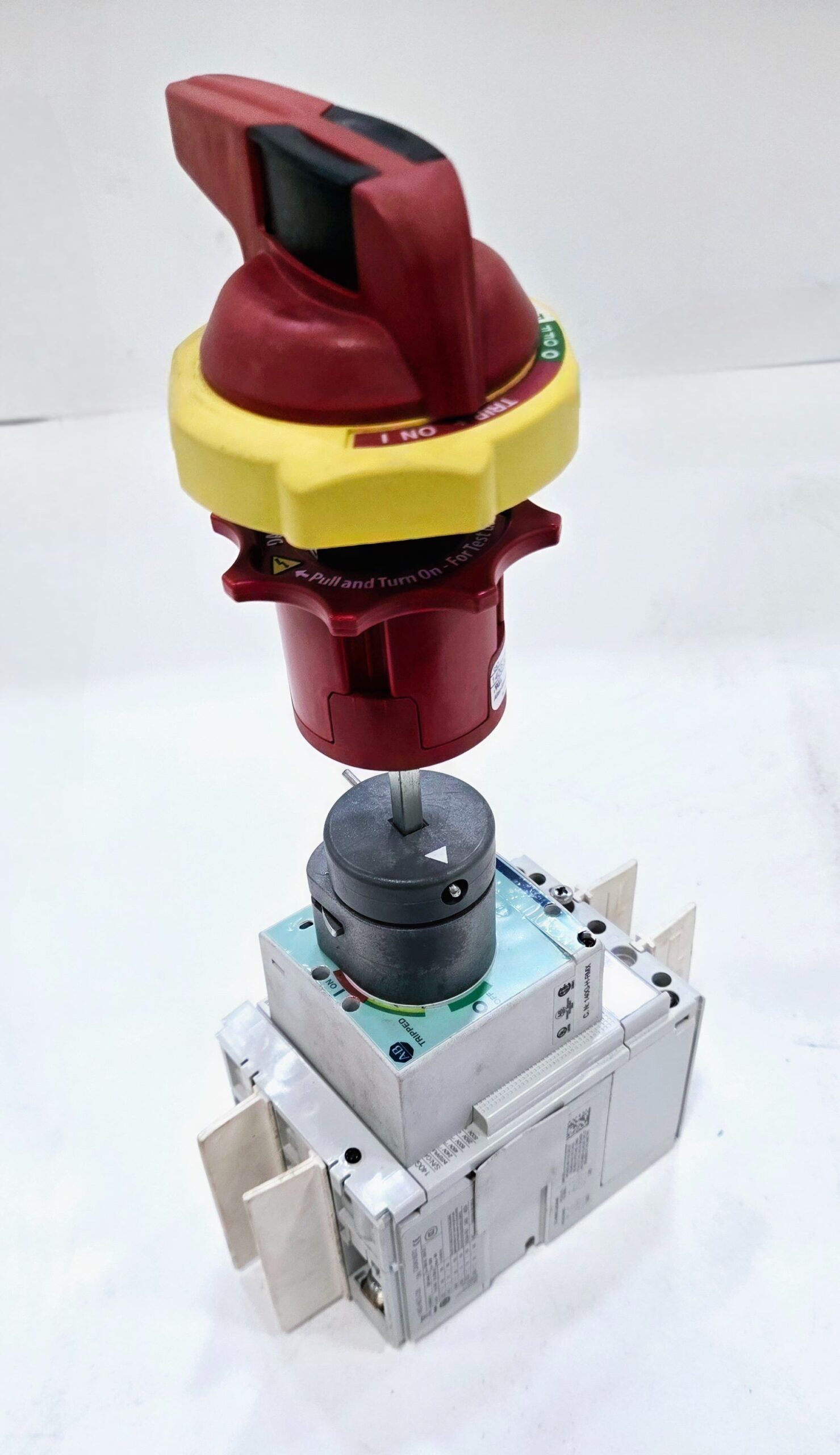 ALLEN BRADLEY 140G-H6C3-C30/140G-H-RMX/140G-N7/140U-PY DISCONNECT SWITCH USED 1