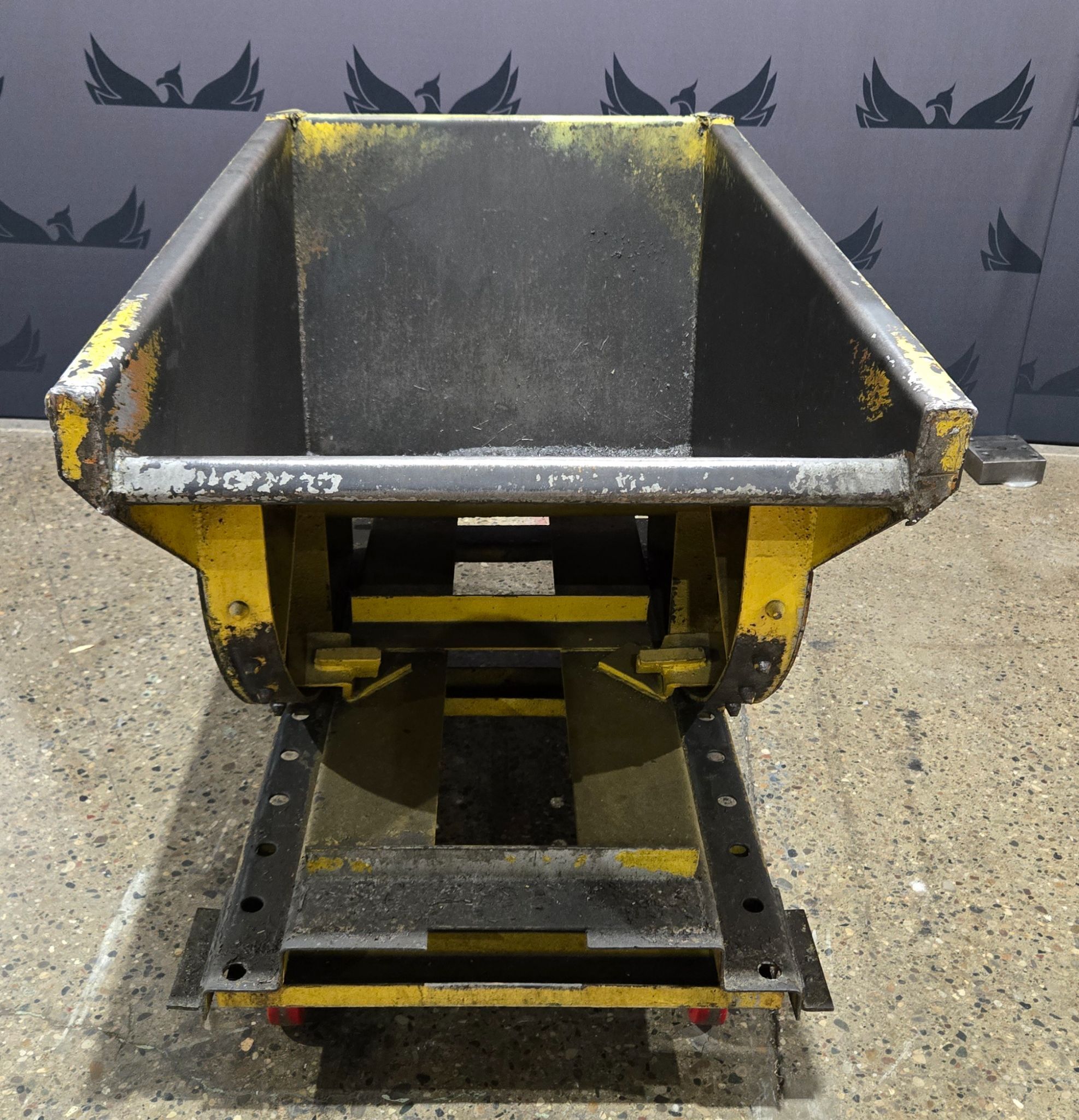 UNKNOWN BRAND AND MODEL SELF DUMPING HOPPER USED 0