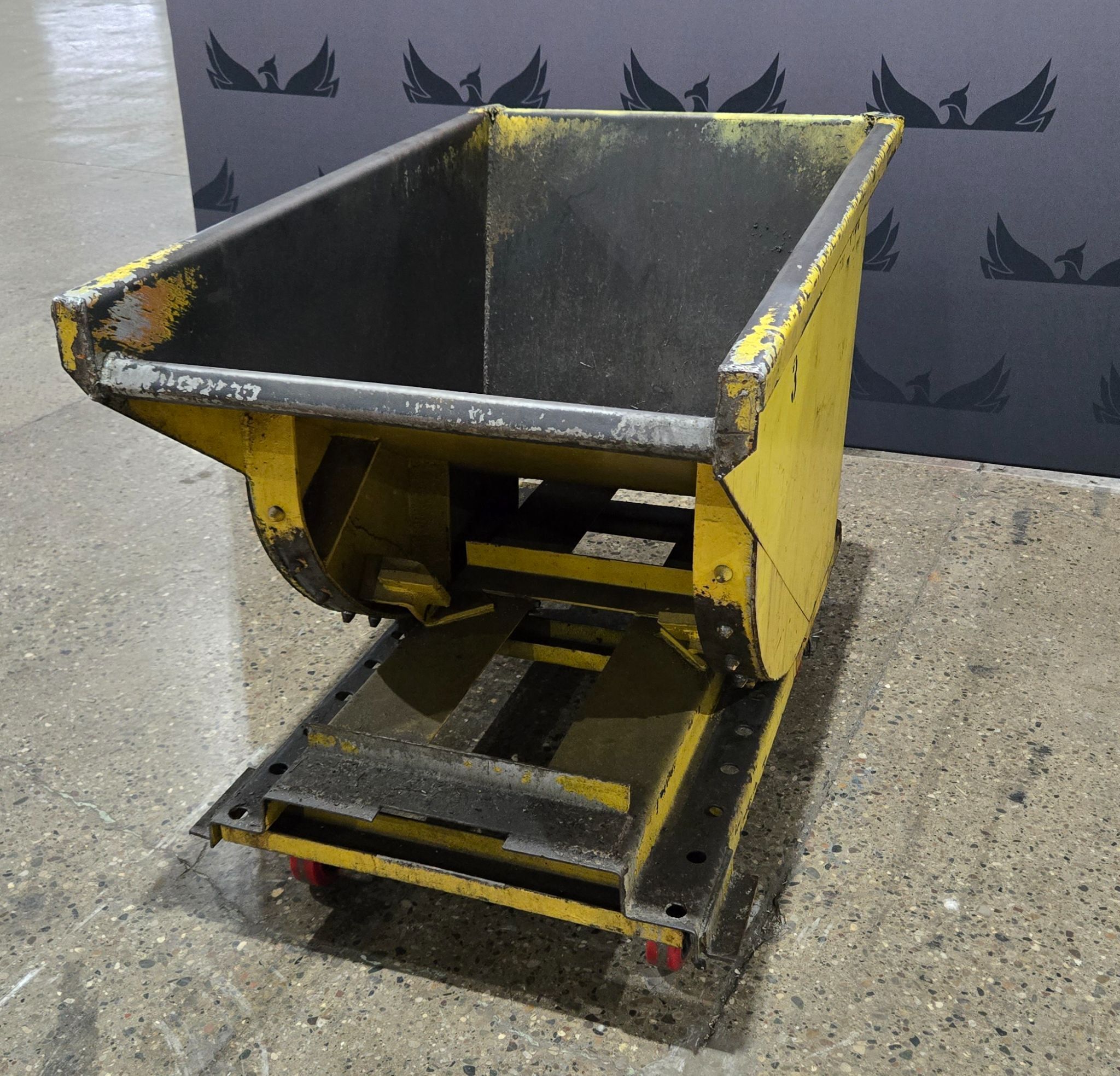 UNKNOWN BRAND AND MODEL SELF DUMPING HOPPER USED 1