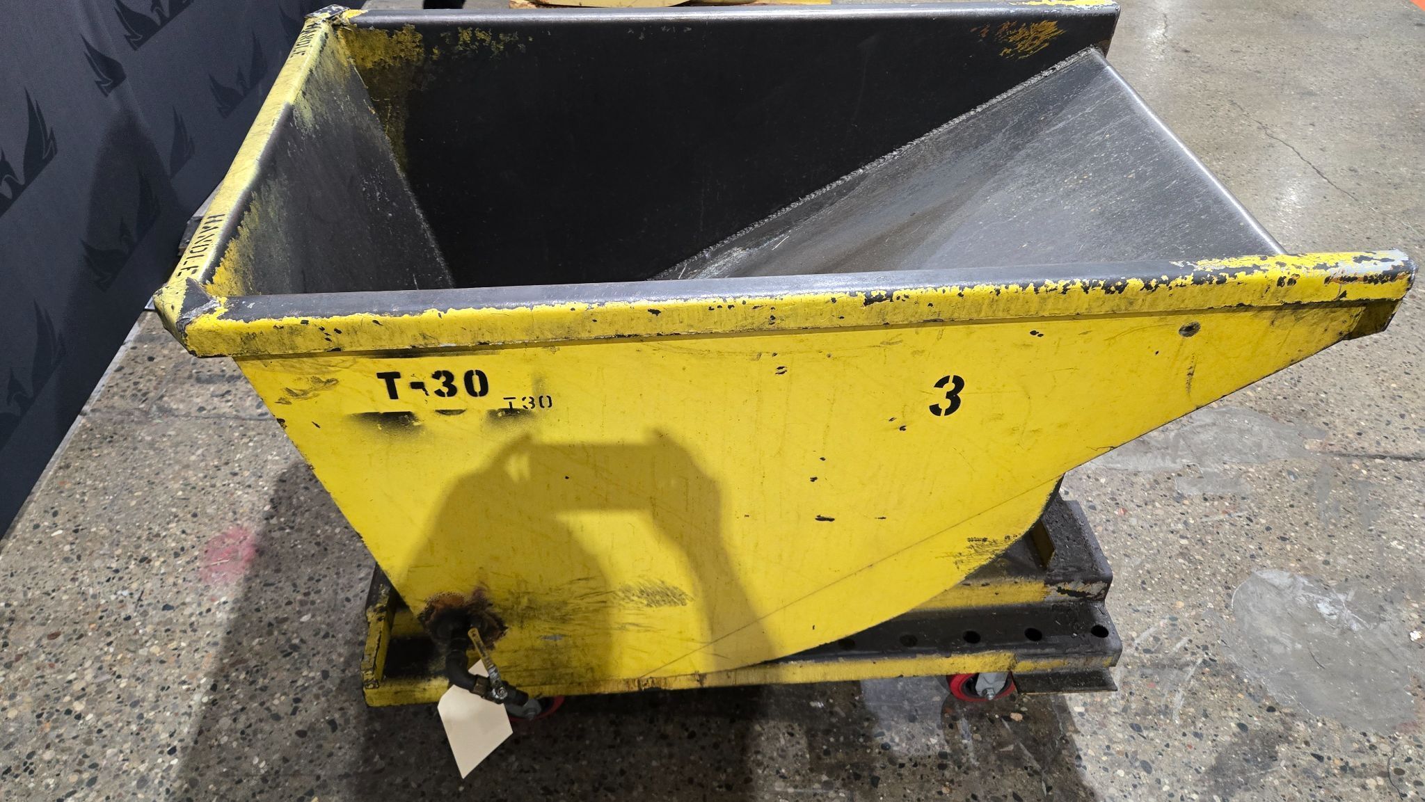UNKNOWN BRAND AND MODEL SELF DUMPING HOPPER USED 4