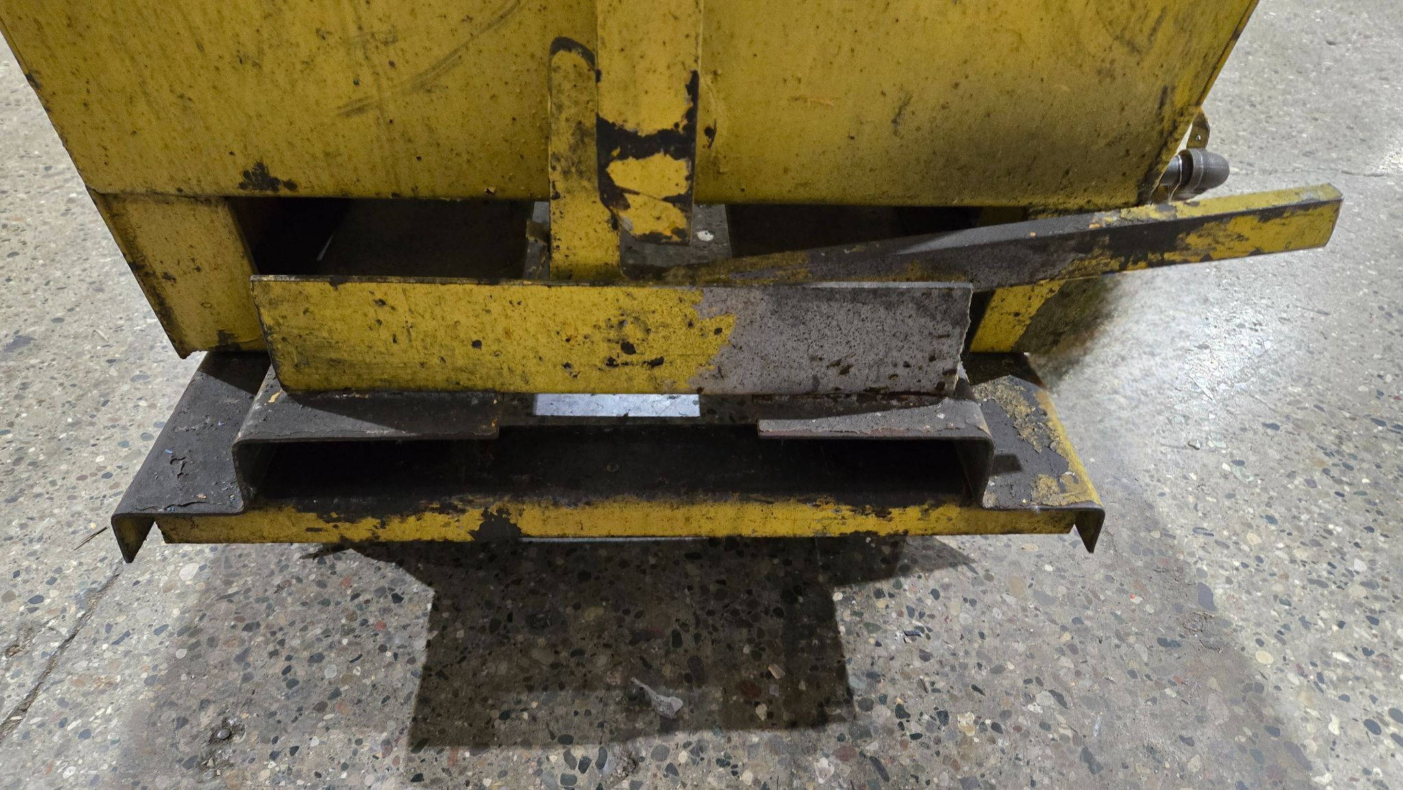 UNKNOWN BRAND AND MODEL SELF DUMPING HOPPER USED 7