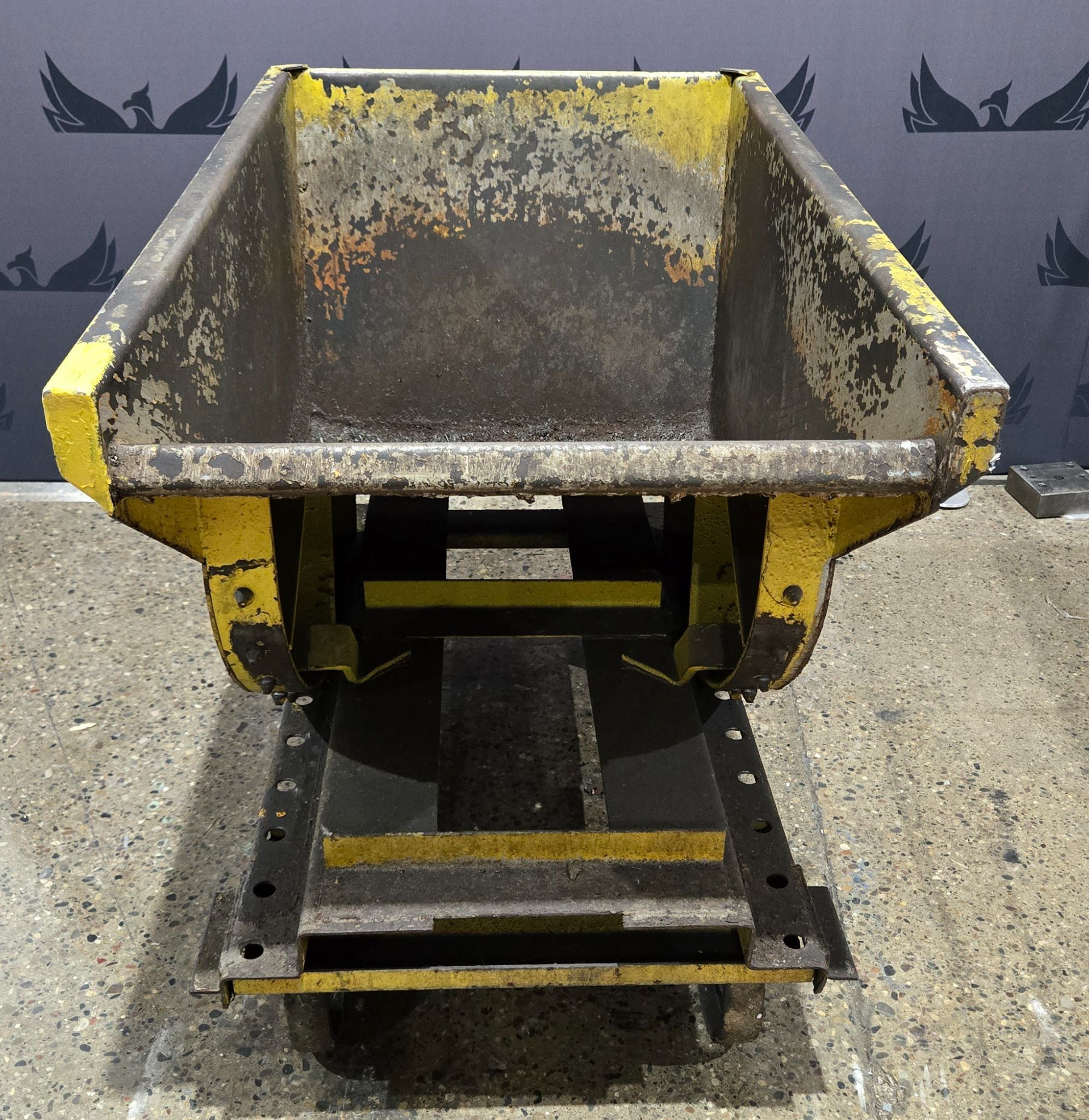 UNKNOWN SELF DUMPING HOPPER USED 0