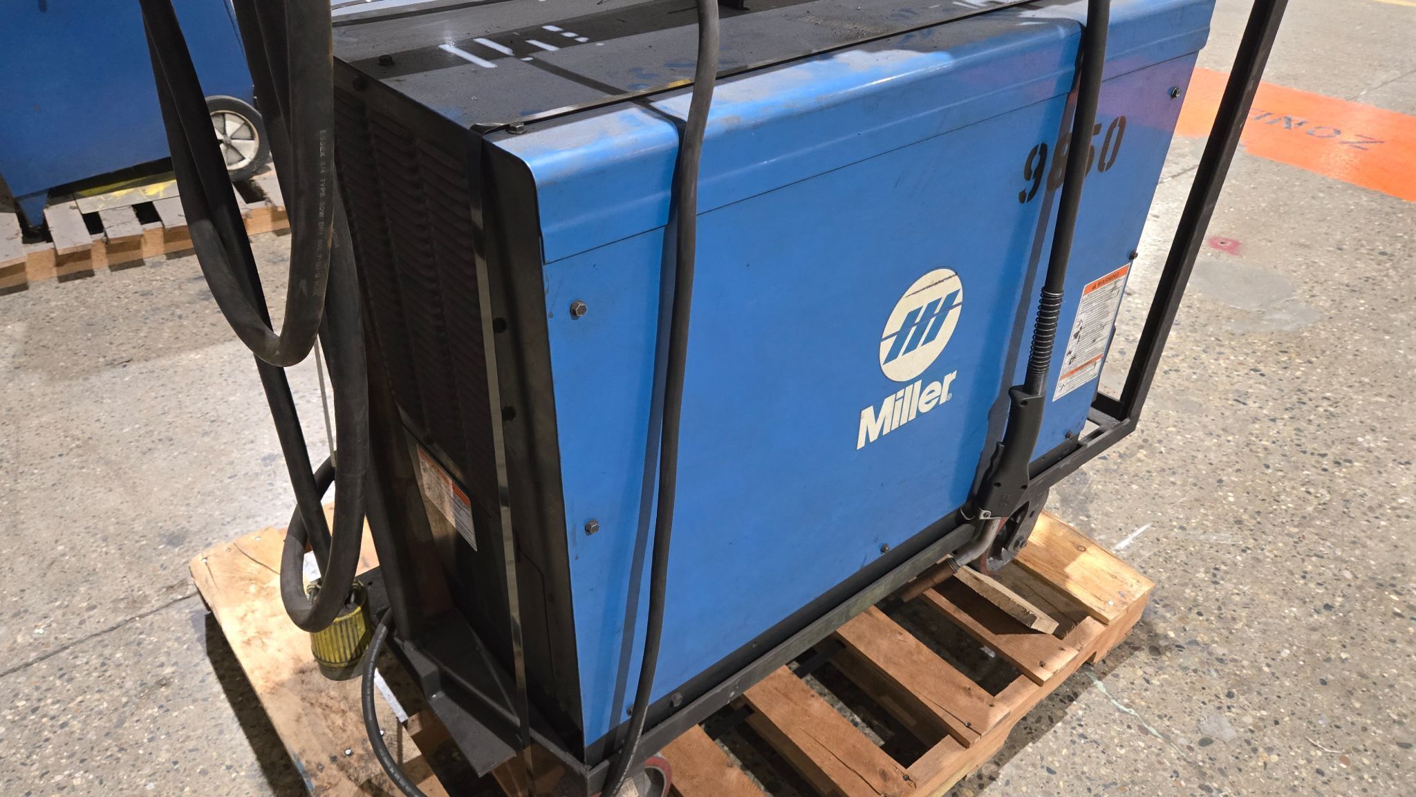 MILLER AUTO DELTAWELD 452 MIG WELDER WITH WIRE FEEDER USED 4