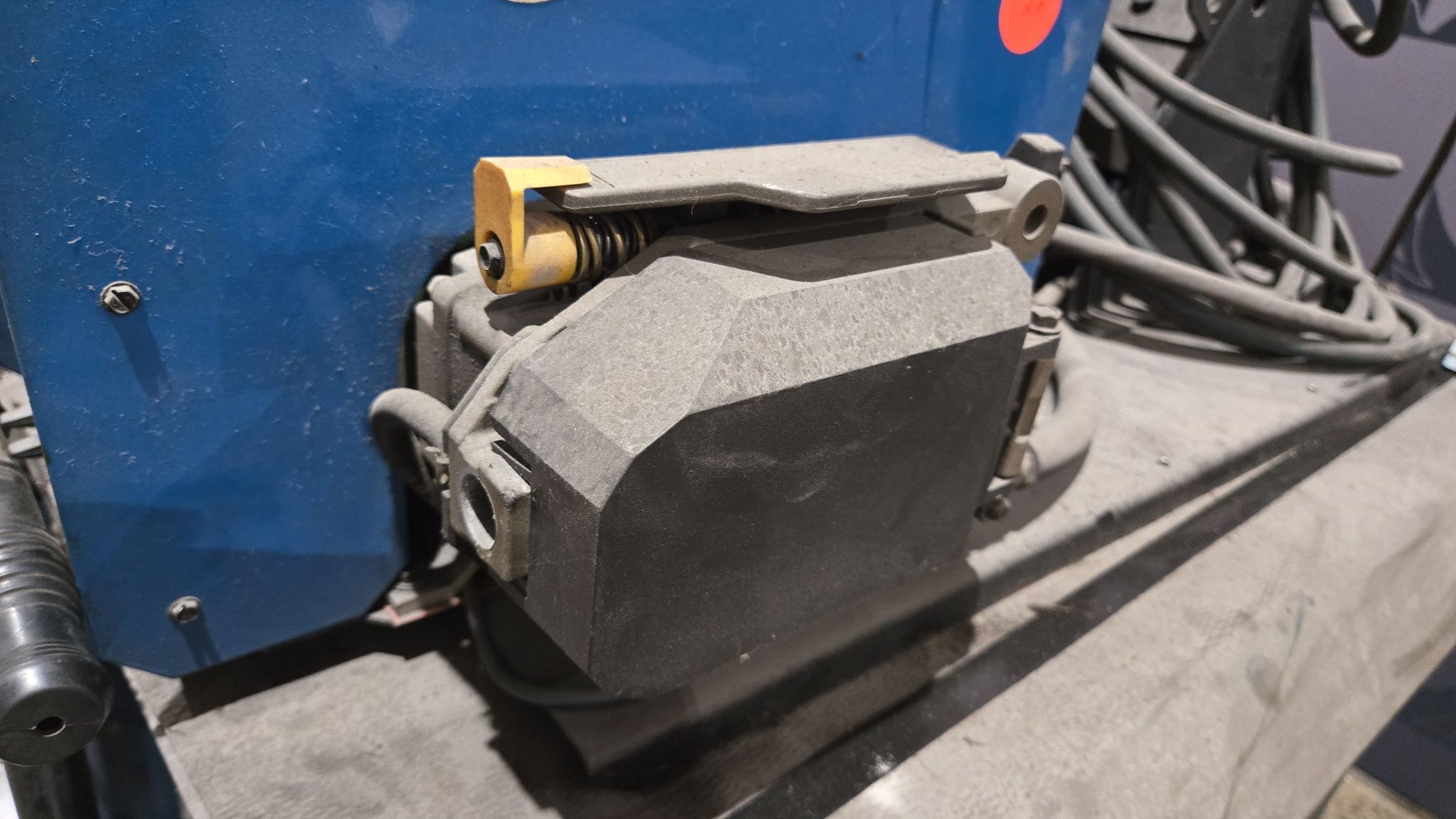 MILLER DELTAWELD 450 ARC WELDER WITH WIRE FEEDER AND CART USED 10