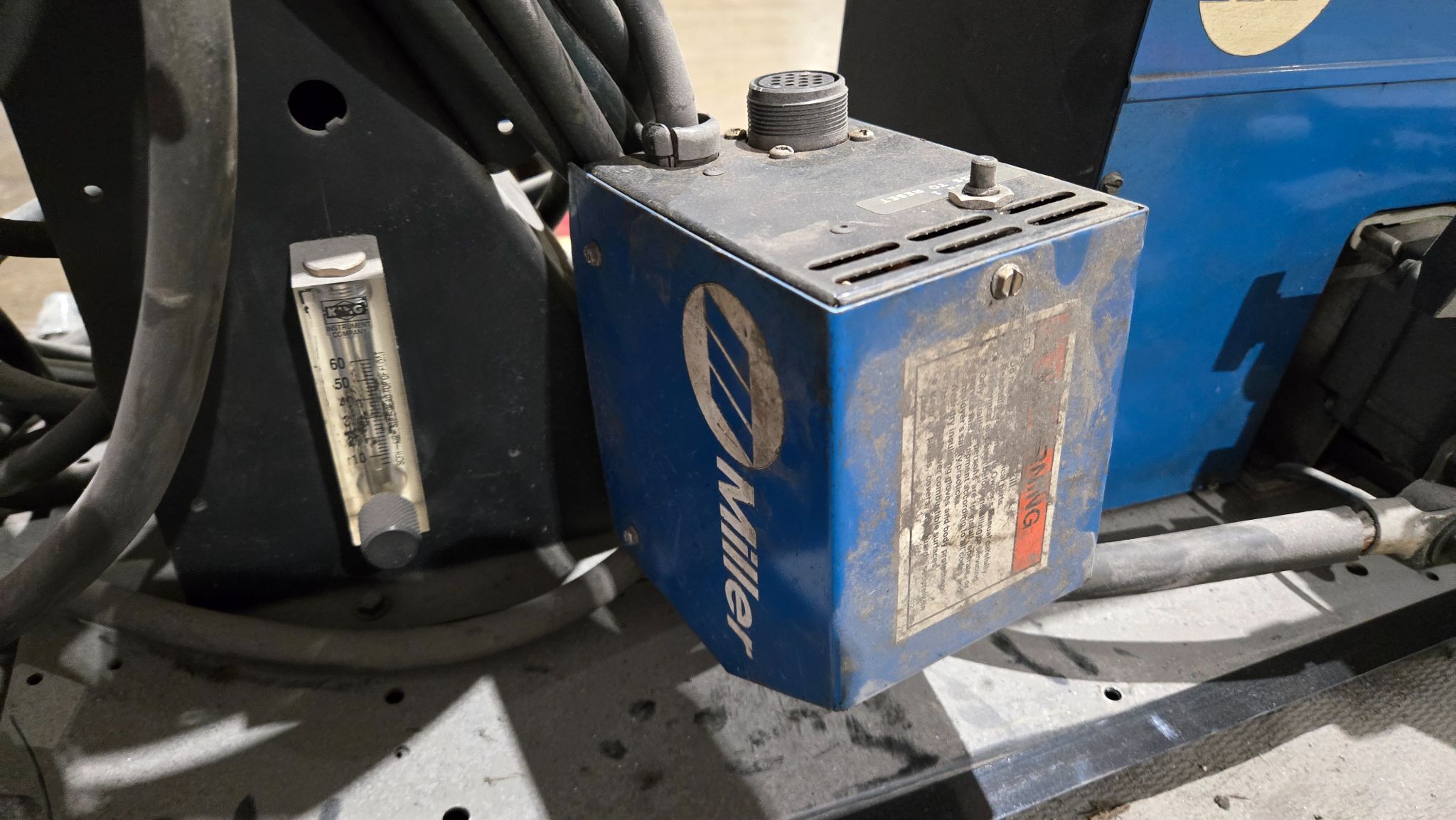 MILLER DELTAWELD 450 ARC WELDER WITH WIRE FEEDER AND CART USED 12