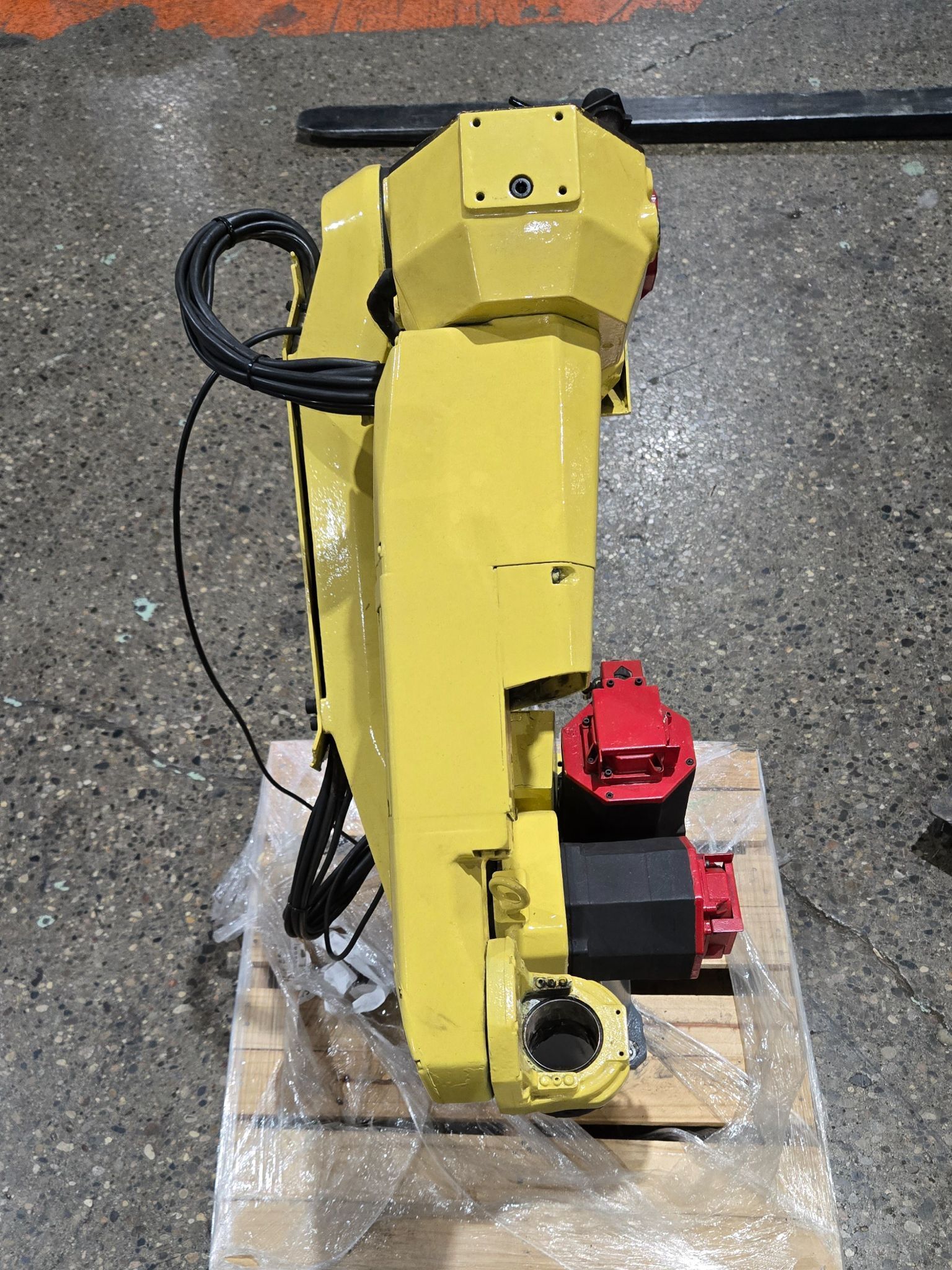 FANUC M-20IA ROBOT ARM ONLY MISSING SERVO MOTOR PARTS ONLY USED 1