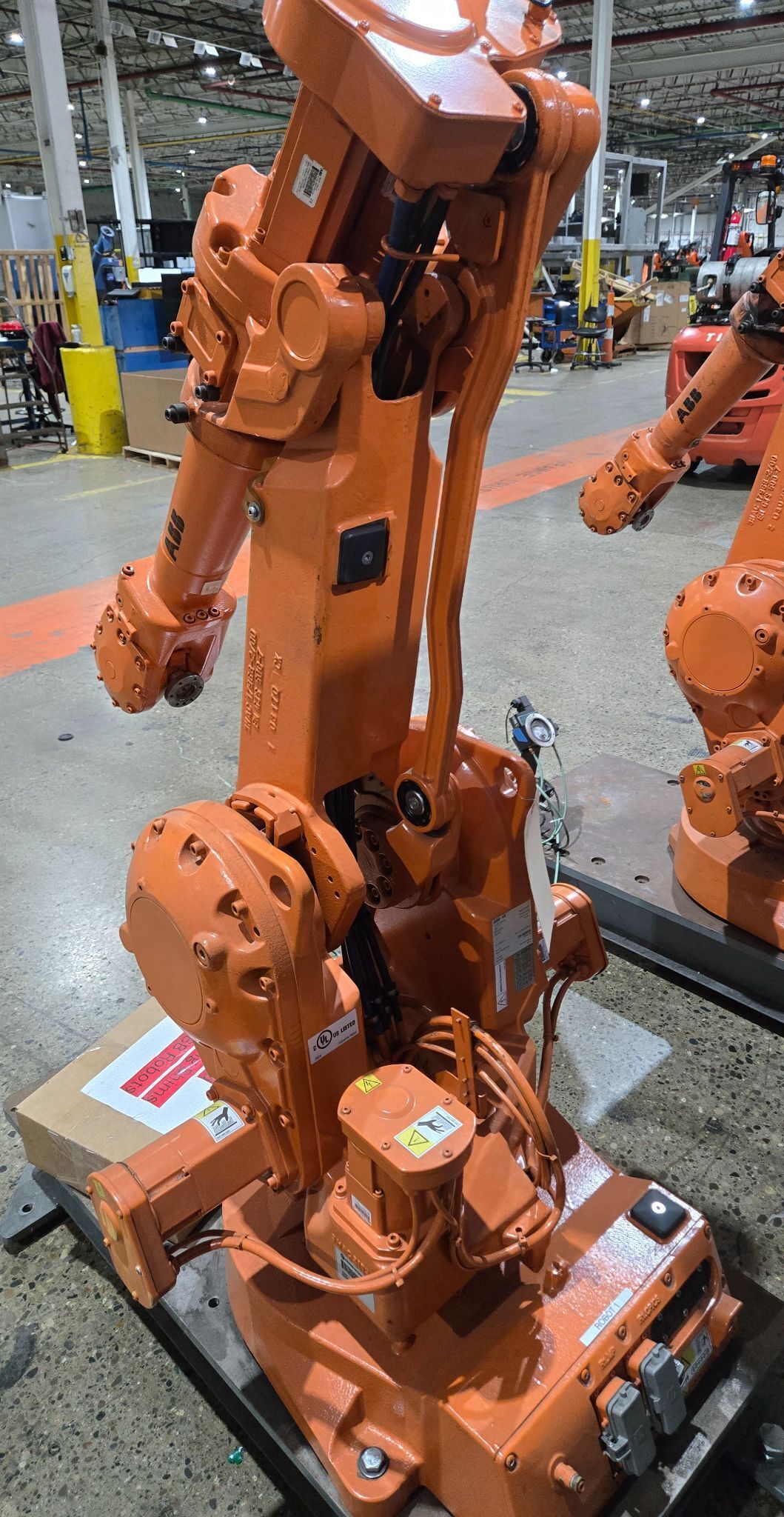 ABB IRB 2400 M2004 / IRC5 M2004 MASTER AND SLAVE DUAL ROBOT ARM SYSTEM USED 6
