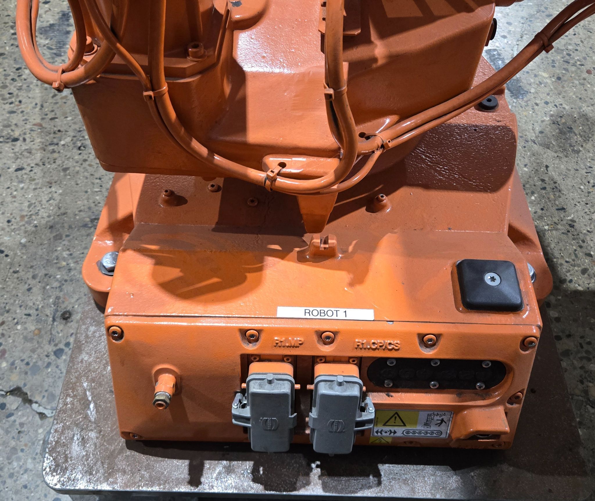 ABB IRB 2400 M2004 / IRC5 M2004 MASTER AND SLAVE DUAL ROBOT ARM SYSTEM USED 7