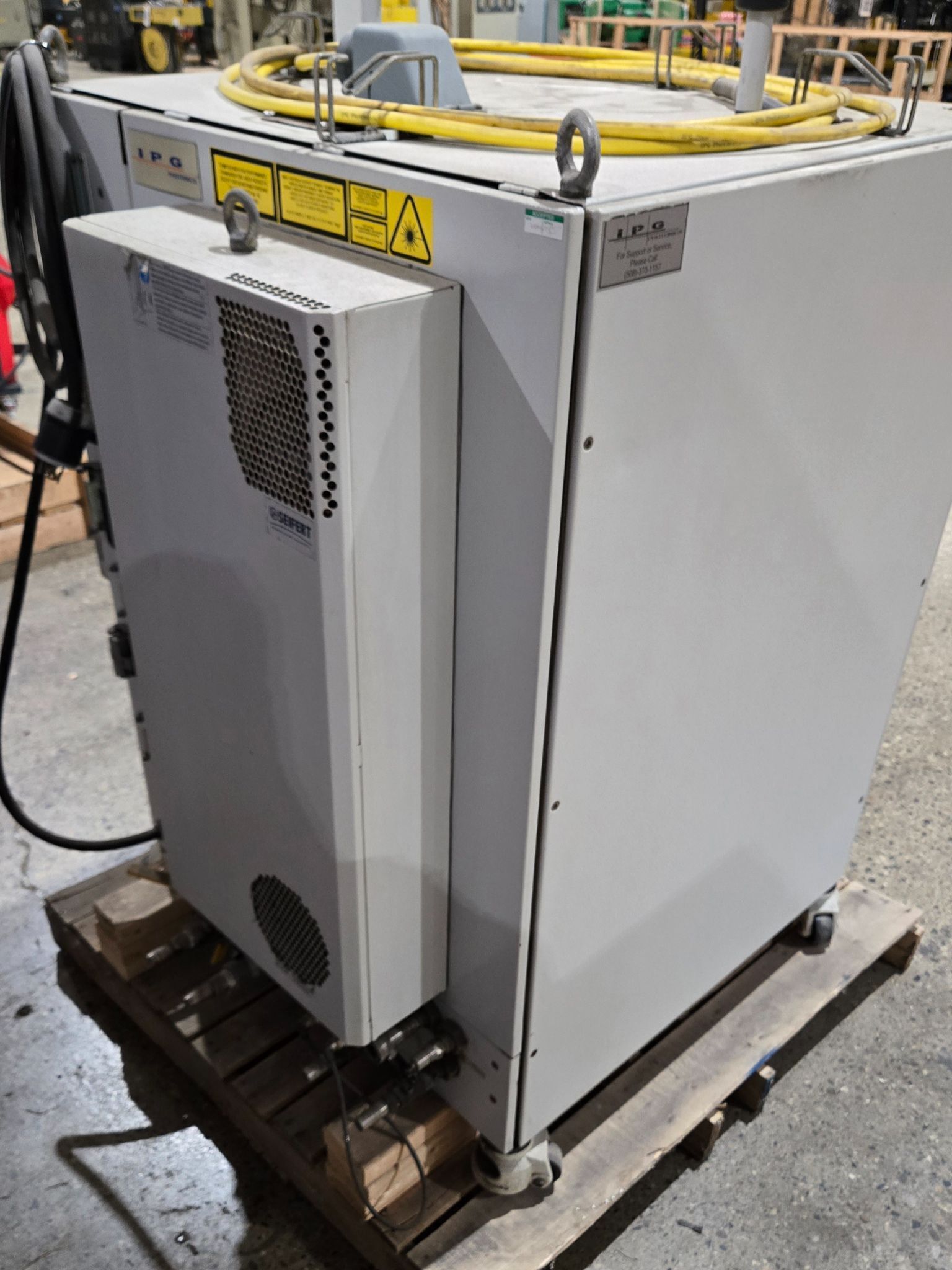 IPG PHOTONICS YLS-1000-S2T-TR Ytterbium Laser System USED 2