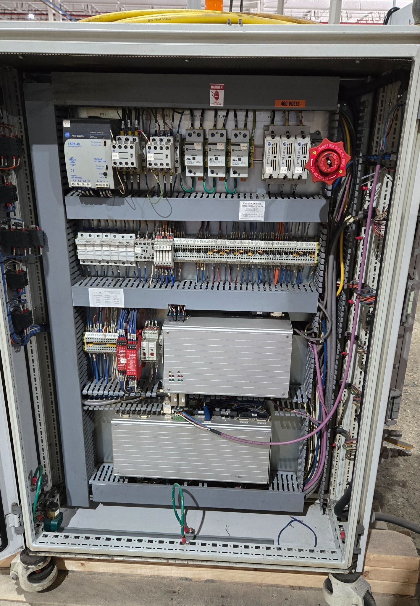 IPG PHOTONICS YLS-1000-S2T-TR Ytterbium Laser System USED 4