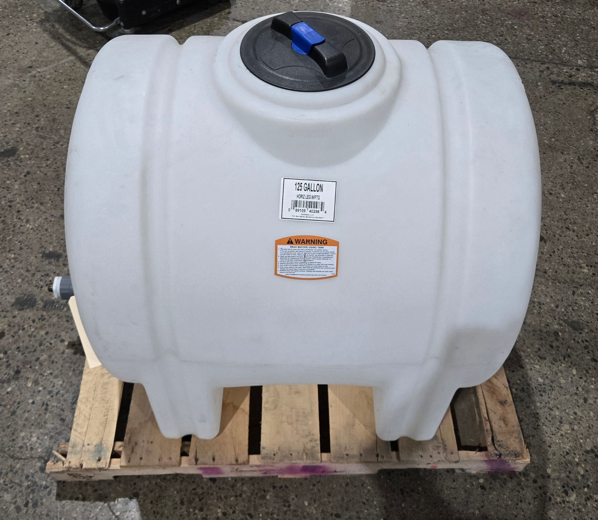 NORWESCO HORIZ LEG W/FTC 150 GALLON HORIZONTAL WHITE TANK USED 1