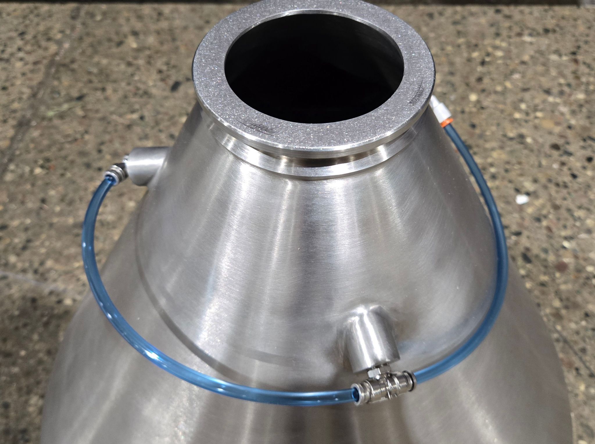STAINLESS STEEL AERATION FUNNEL 22IN INLET 3.25IN OUTLET USED 1